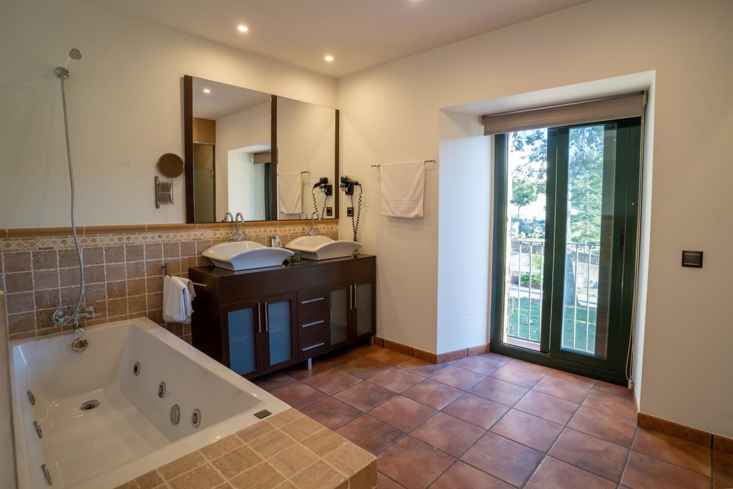 Deluxe Family Suite