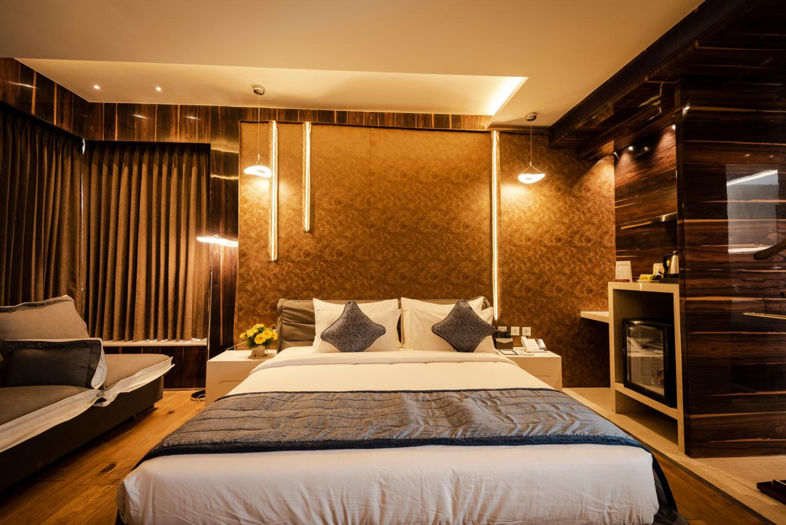 Suite - Photo 4