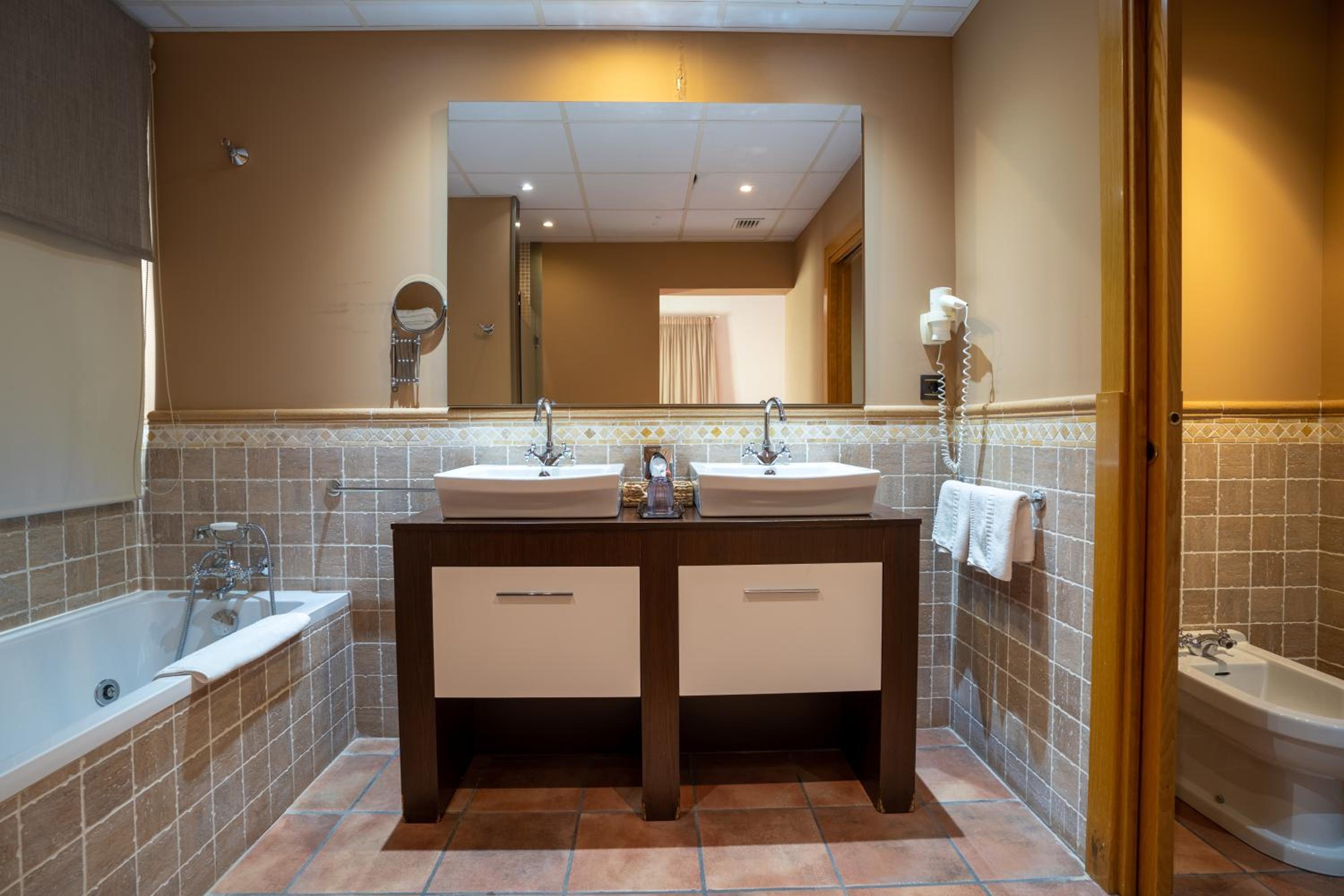 Deluxe Suite With Spa Bath