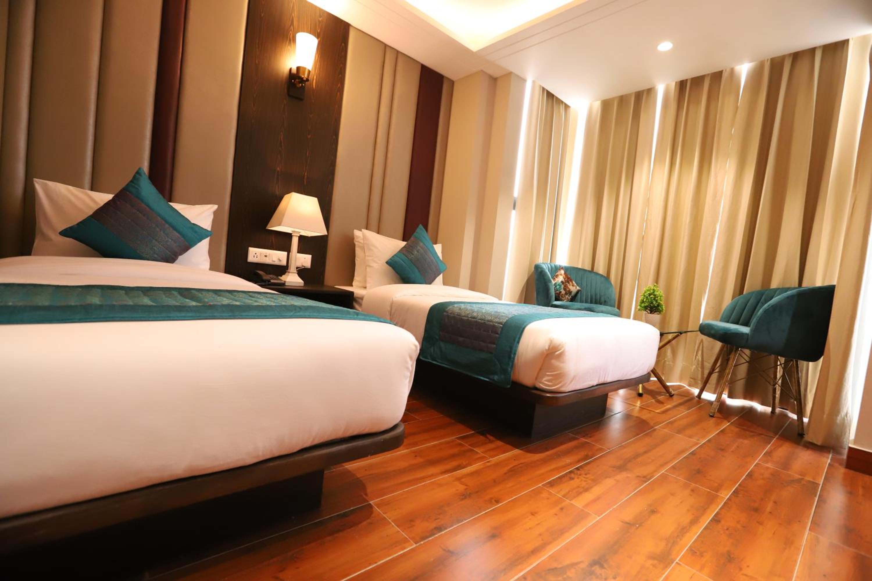 Standard Double Room - Photo 8