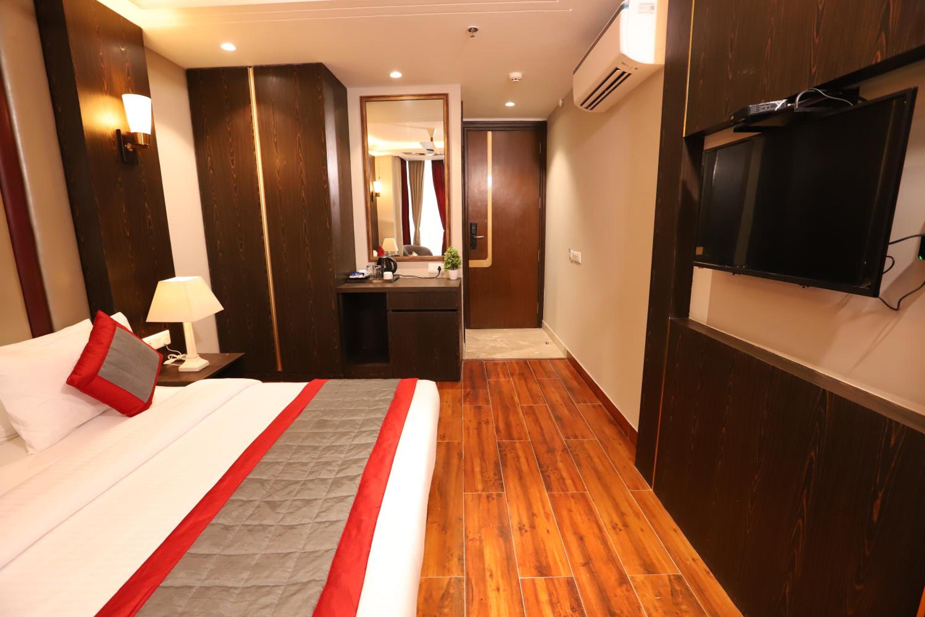 Standard Double Room - Photo 11