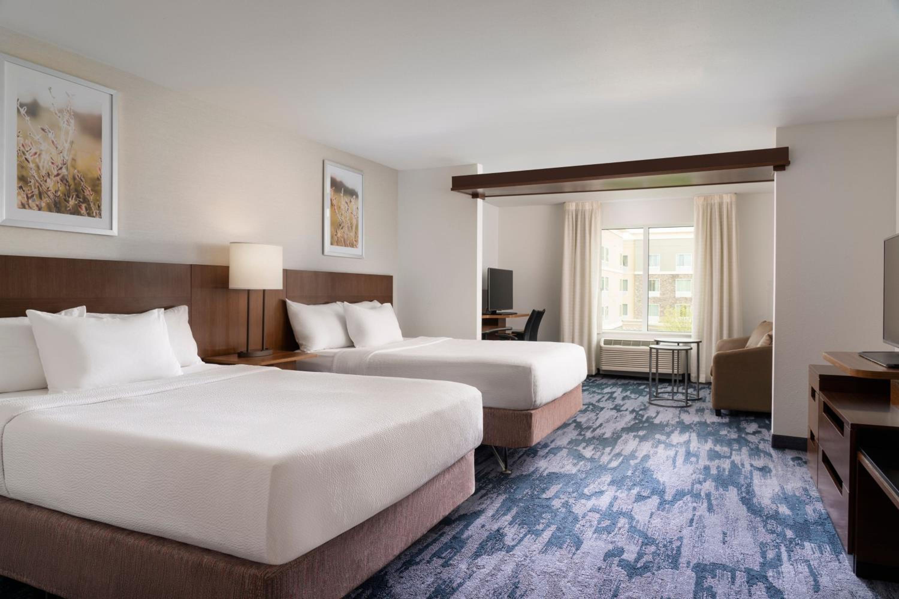 Queen Suite with Two Queen Beds, Bathtub and Sofa Bed - Mobility Access/Hearing Accessible photo 2