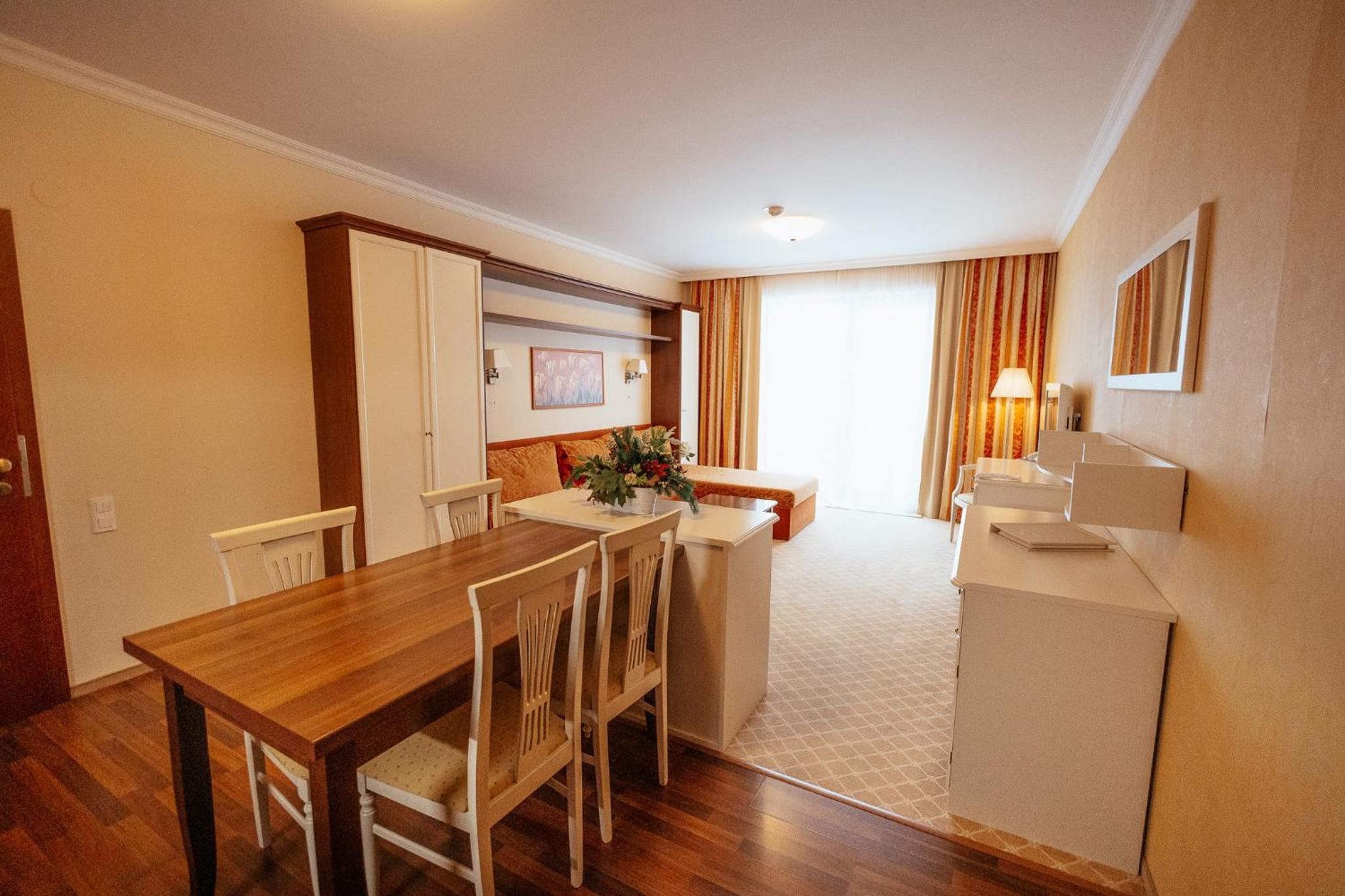 One-Bedroom Apartment with Balcony photo 2