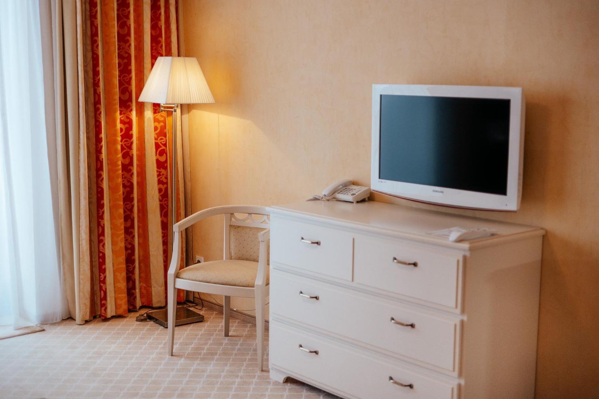 One-Bedroom Apartment with Balcony photo 3