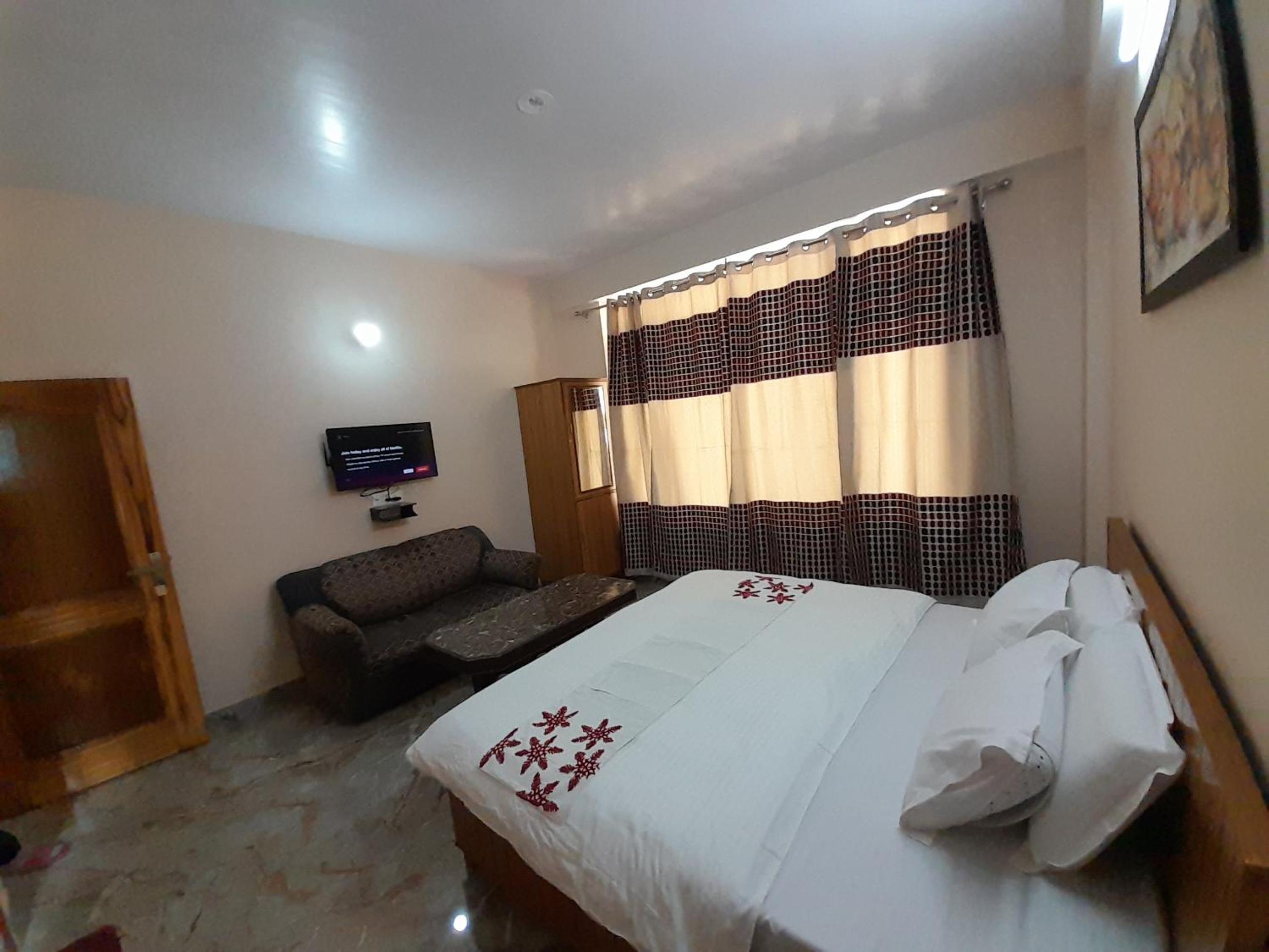 Standard Double Room - Photo 8