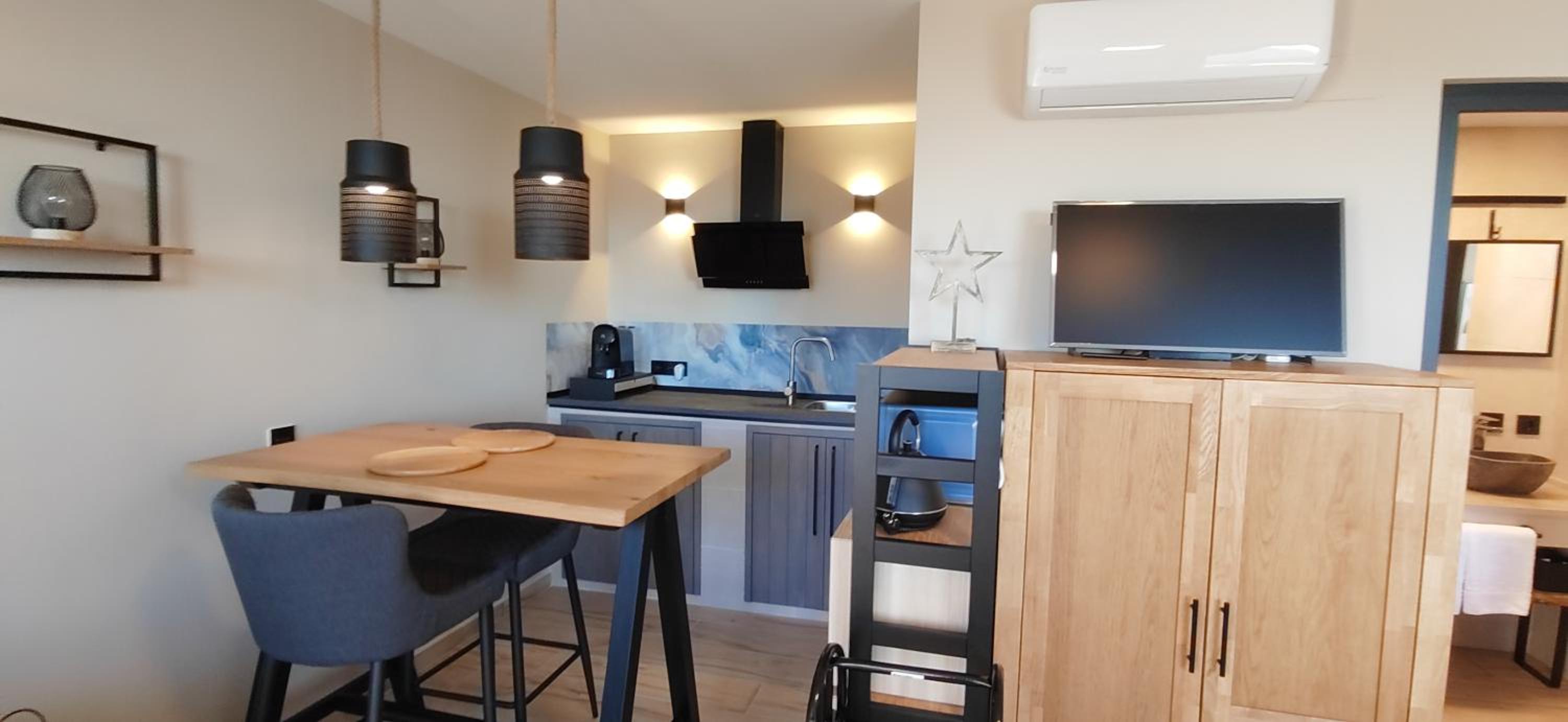 Deluxe Double Room with Bath photo 2