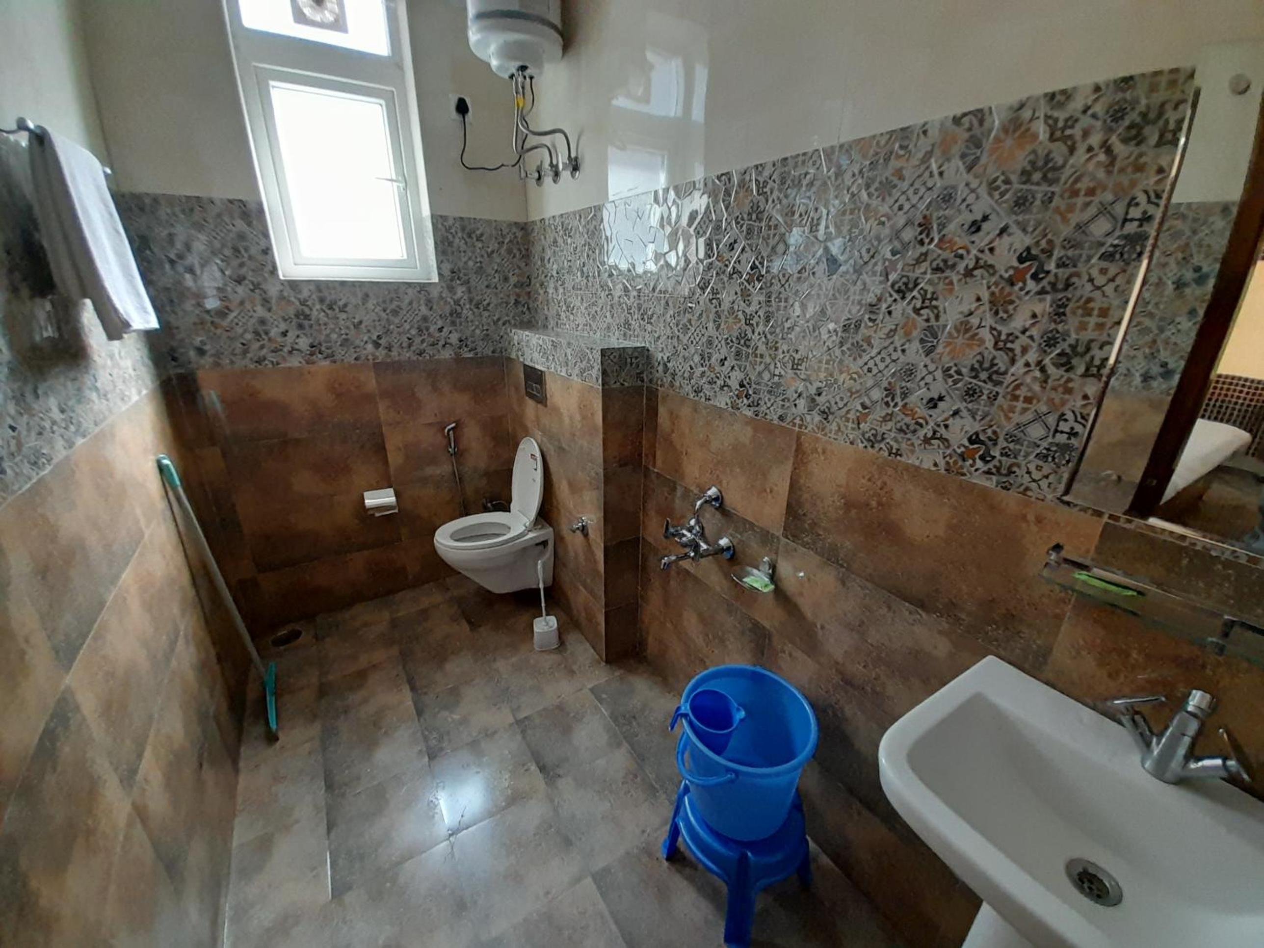 Standard Double Room - Photo 10