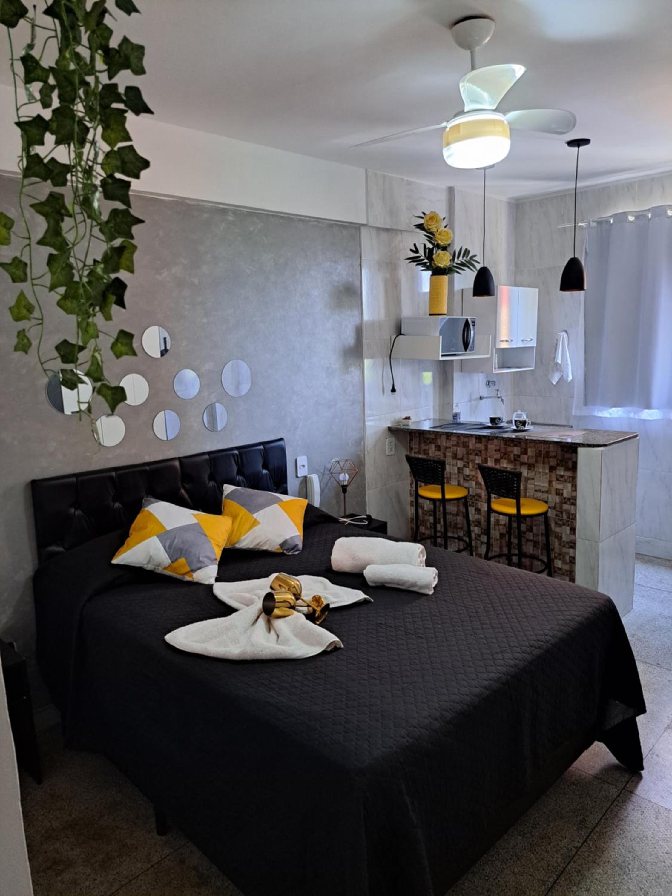 Studio Apartment - Photo 1