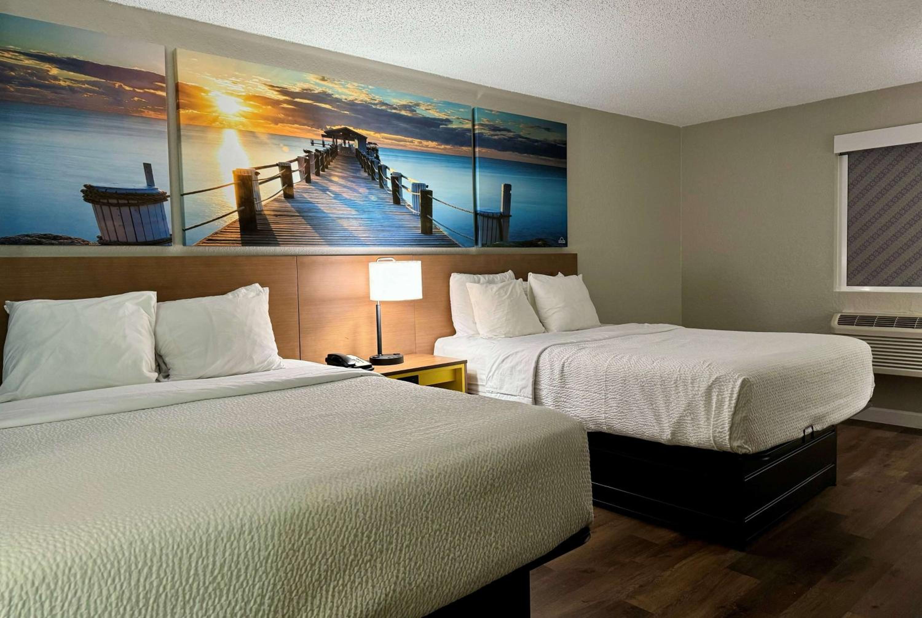 Queen Room with Two Queen Beds  - Non-Smoking - Photo 1