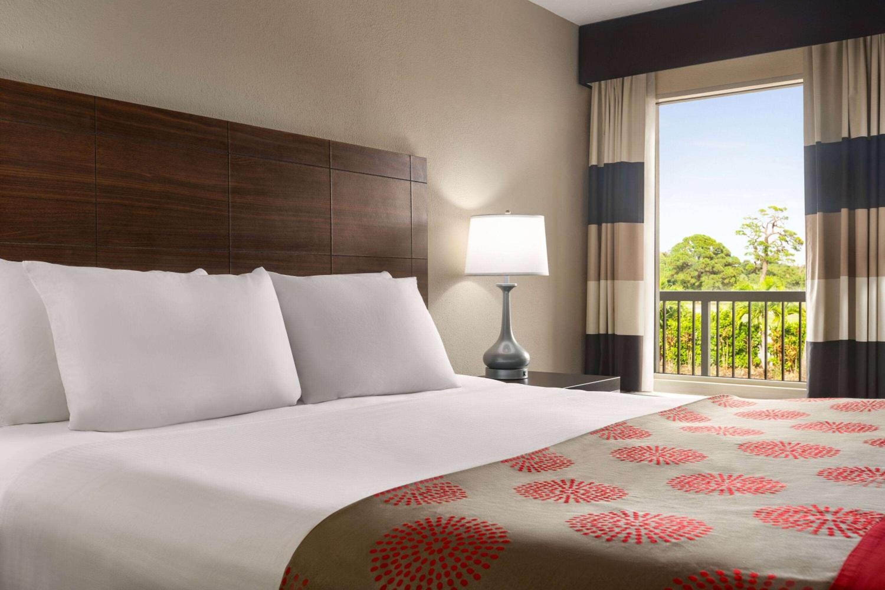 King Room with City View - Non-Smoking - Photo 2