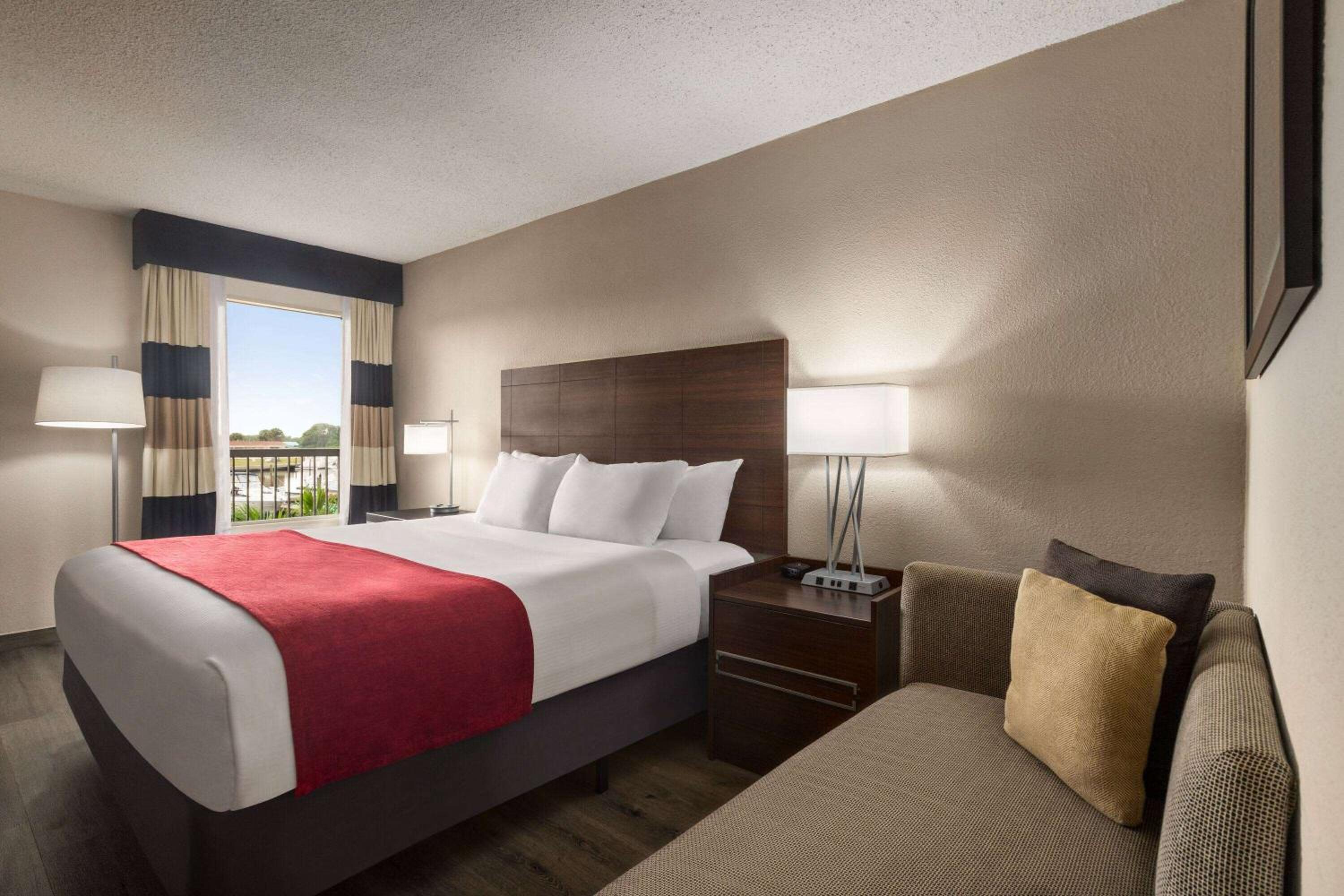 King Room with Water View - Non-Smoking - Photo 2
