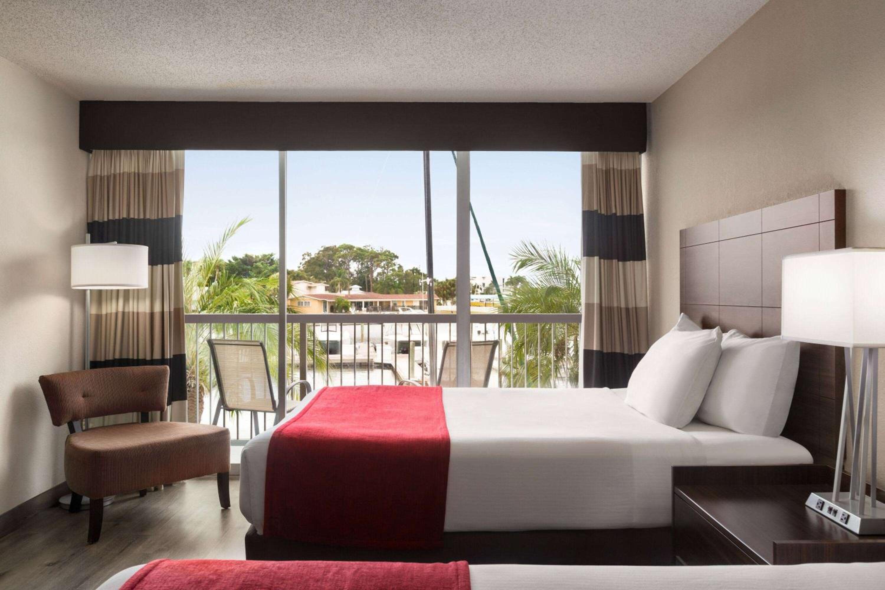 2 Queen Beds, Balcony/Patio, Water View, Non-Smoking - Photo 2