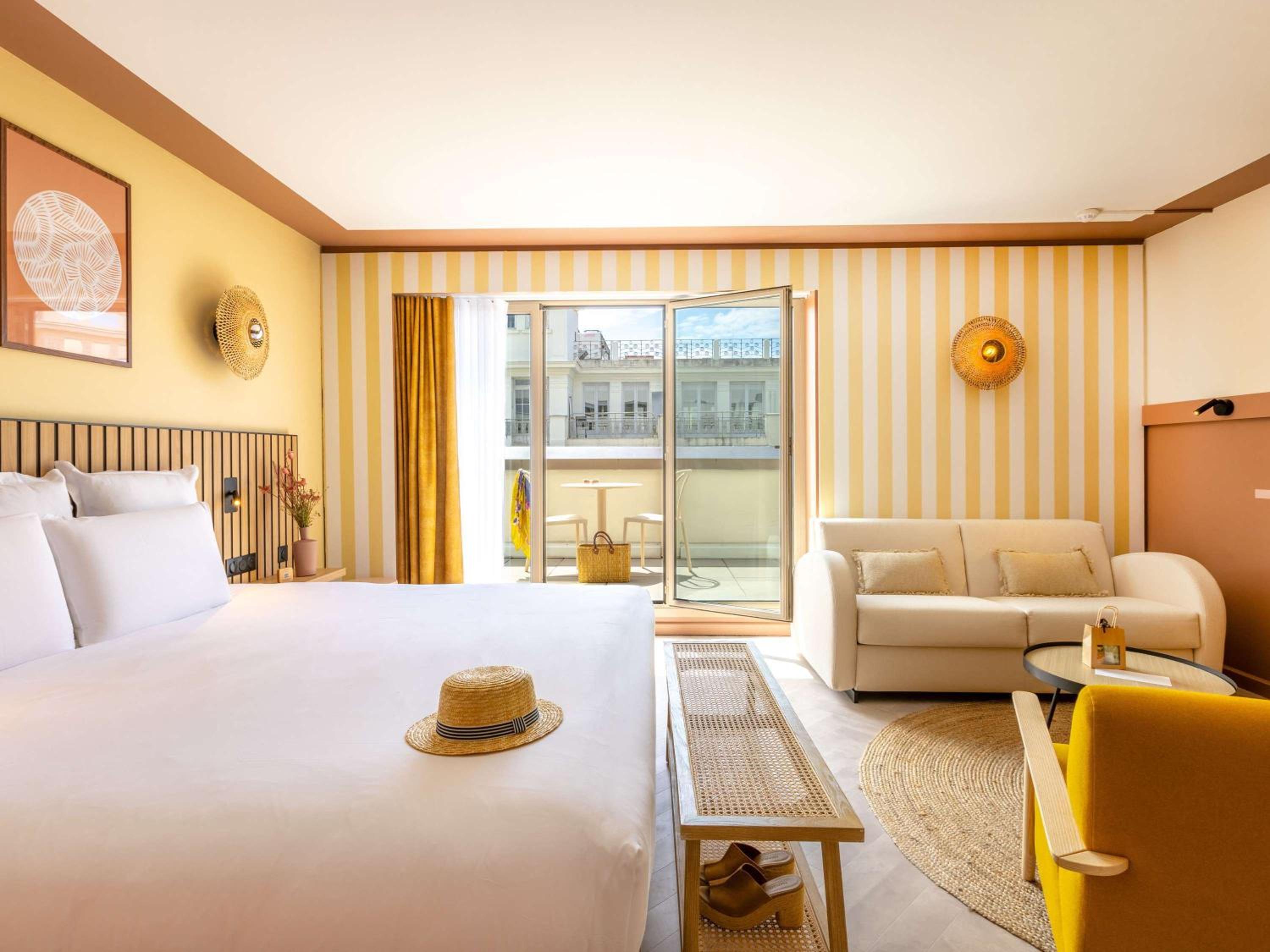 Junior Suite with King Bed and Terrace - Photo 2