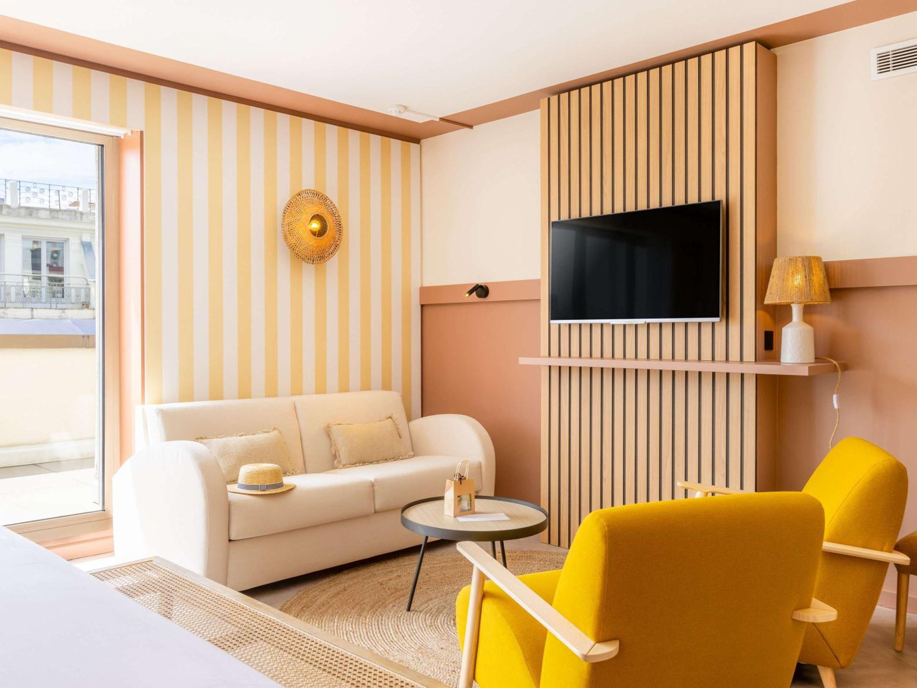 Junior Suite with King Bed and Terrace - Photo 10