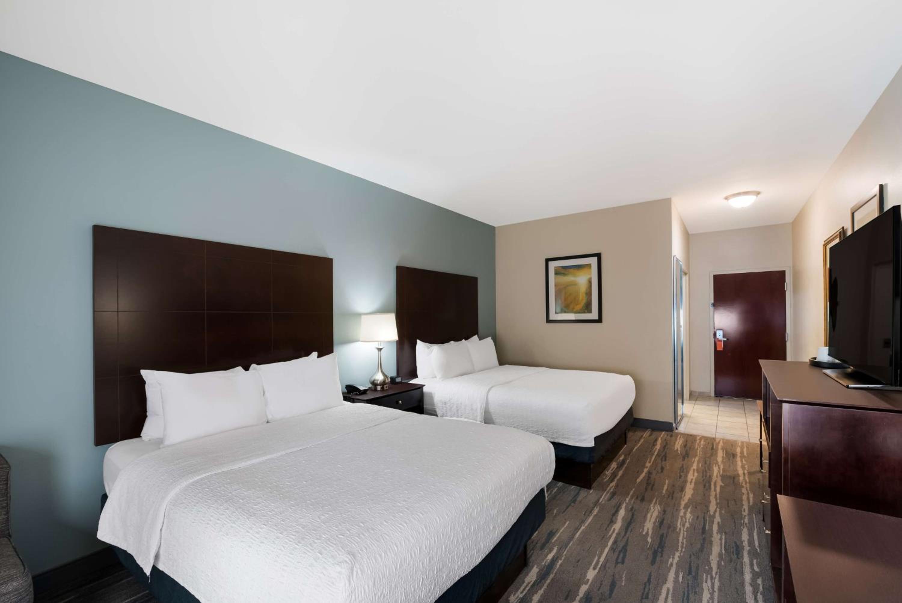 Room with Two Queen Beds - Non-Smoking - Photo 3