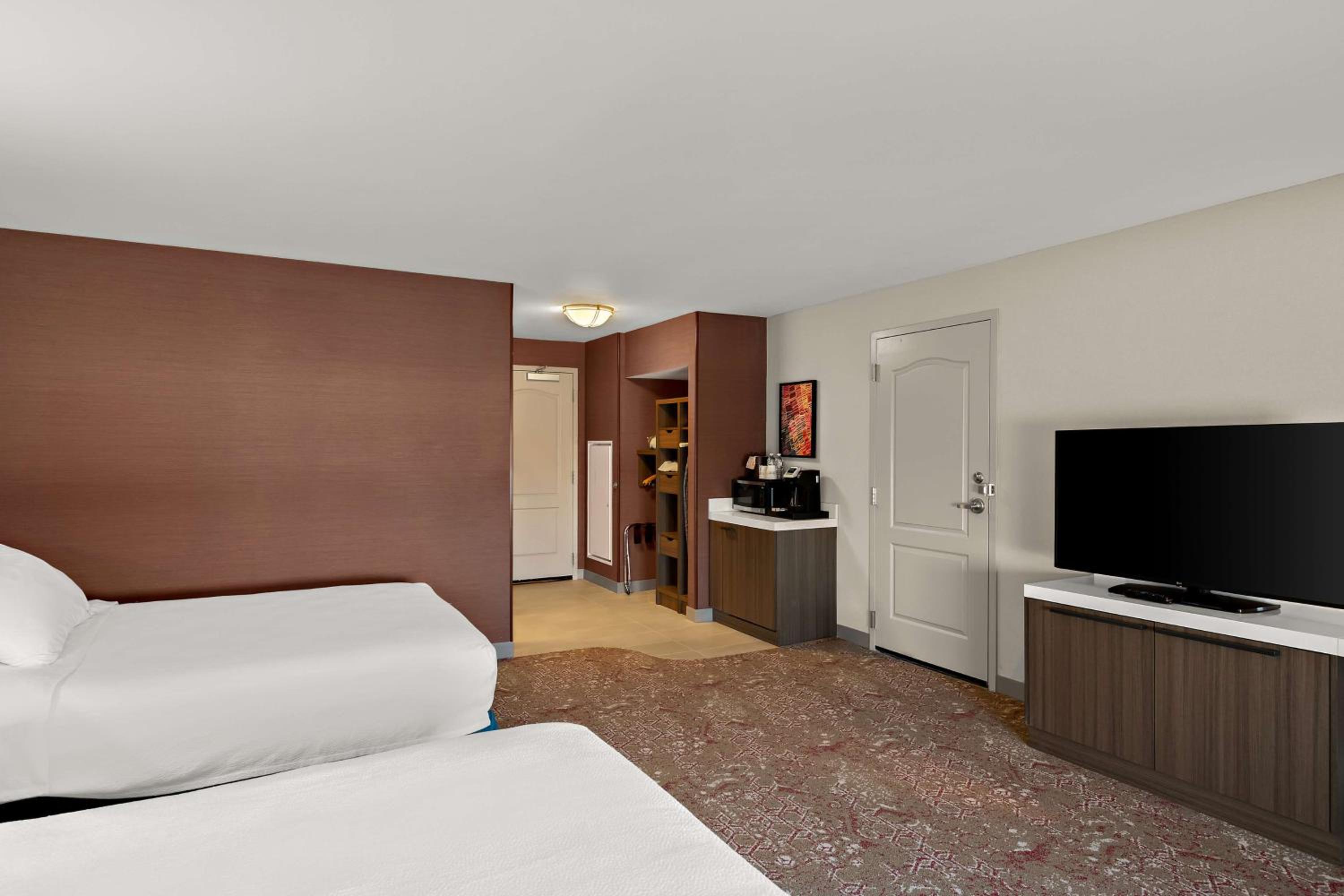 Queen Room with Two Queen Beds - Mobility and Hearing Access - Photo 3