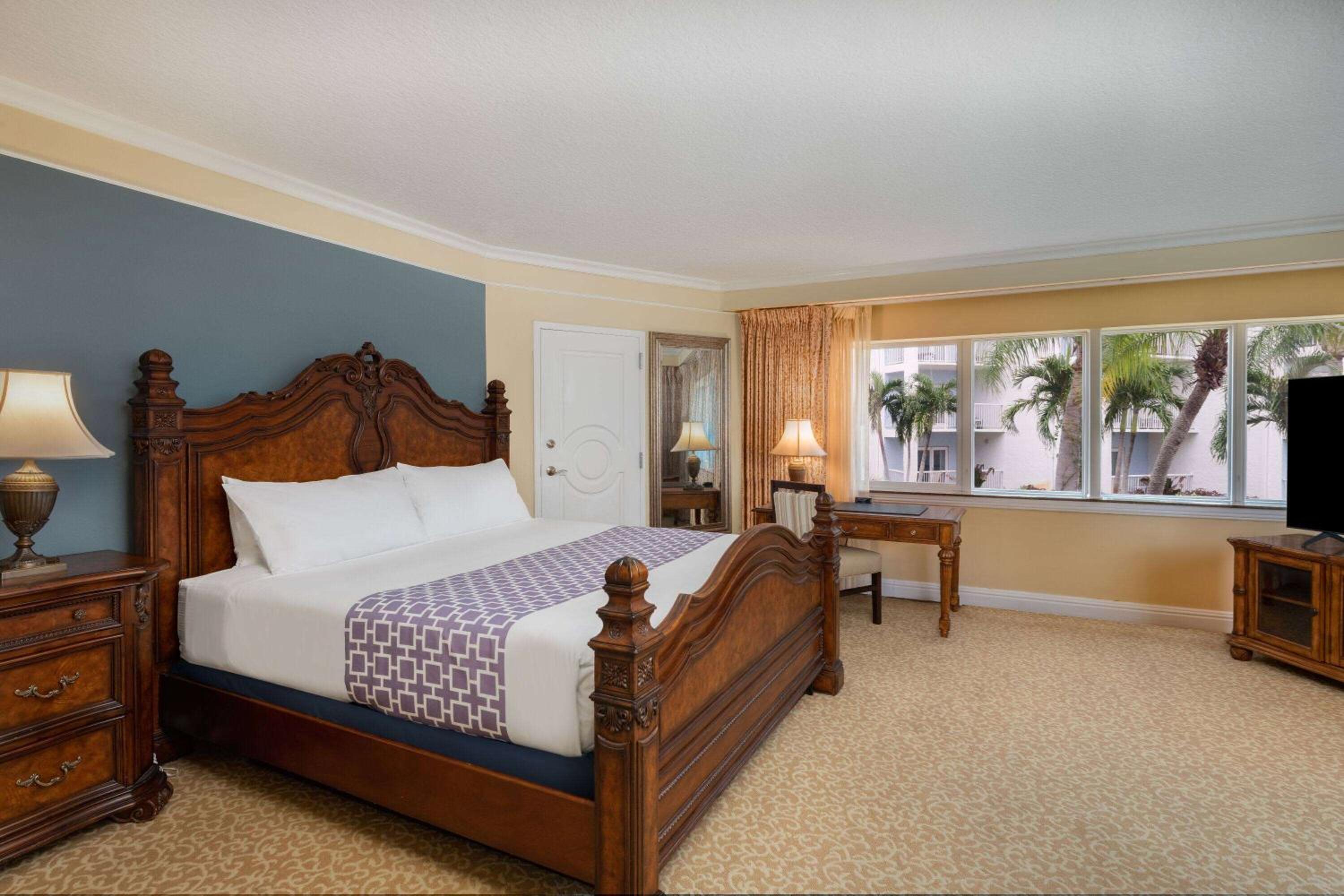 Superior King Room with Bay View - Non-Smoking - Photo 1