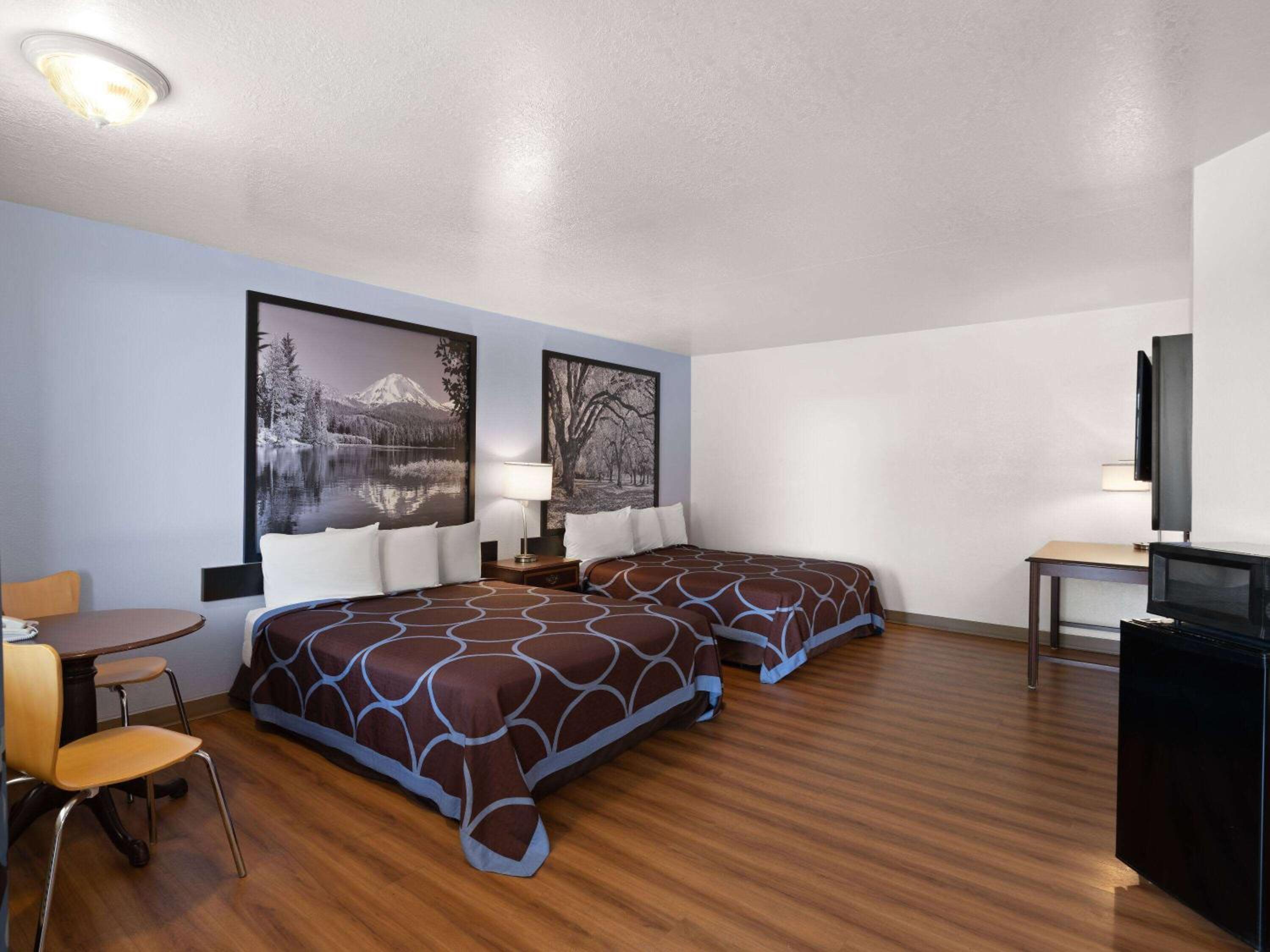 2 Queen Beds, Mobility Accessible Room, Bathtub w/ Grab Bars, Non-Smoking - Photo 1
