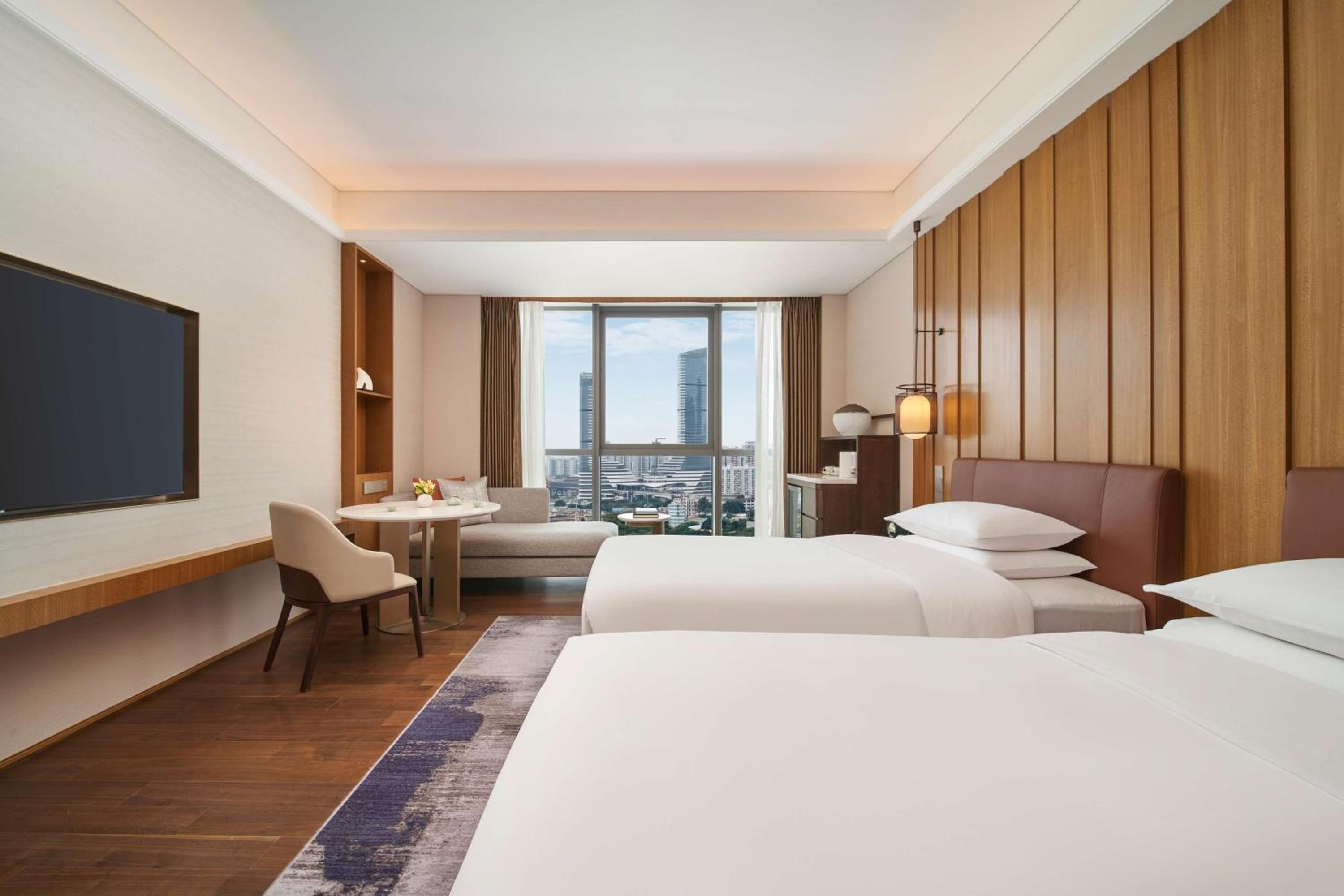 Twin Room with City View - Club Access