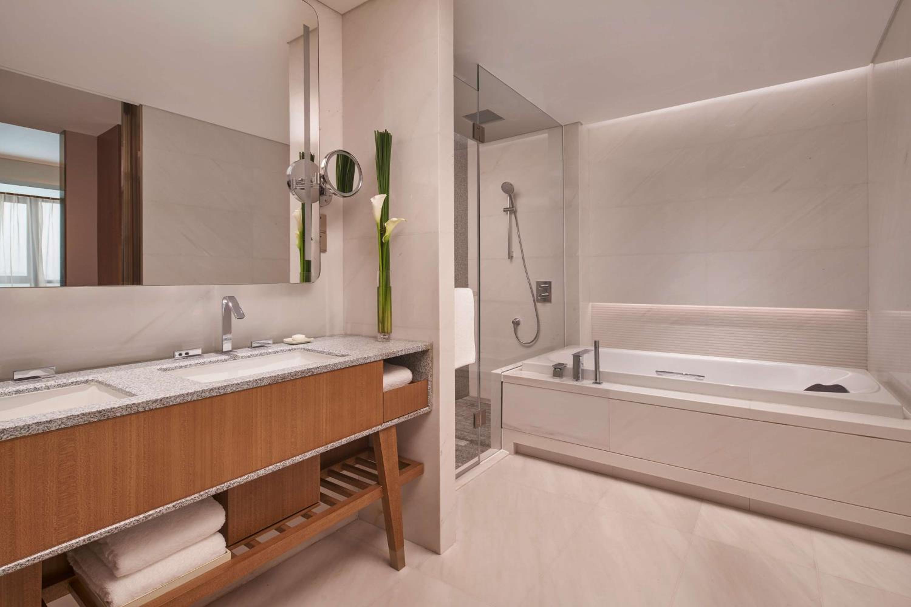 Suite - Photo 2