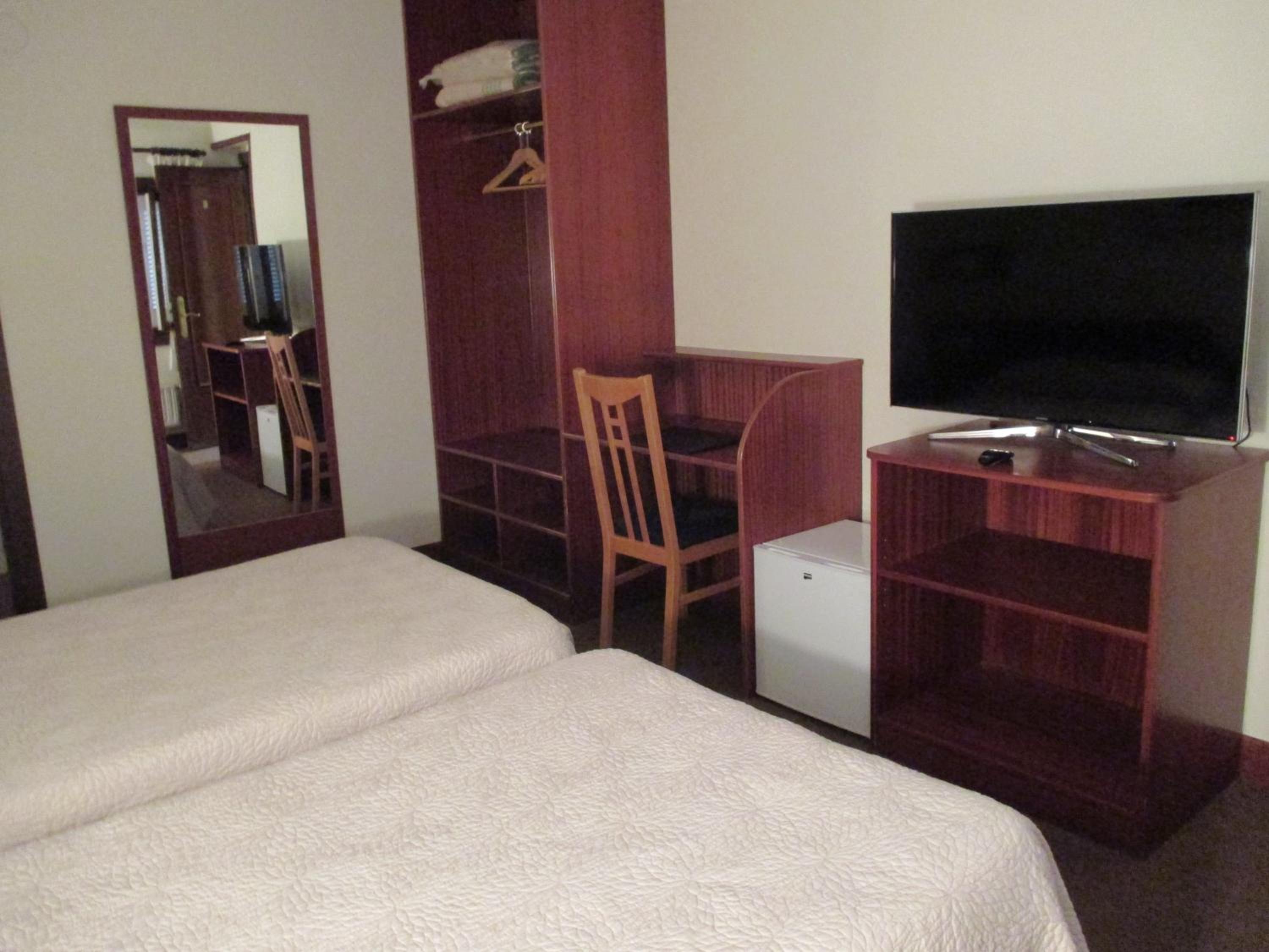 Economy Twin Room photo 1