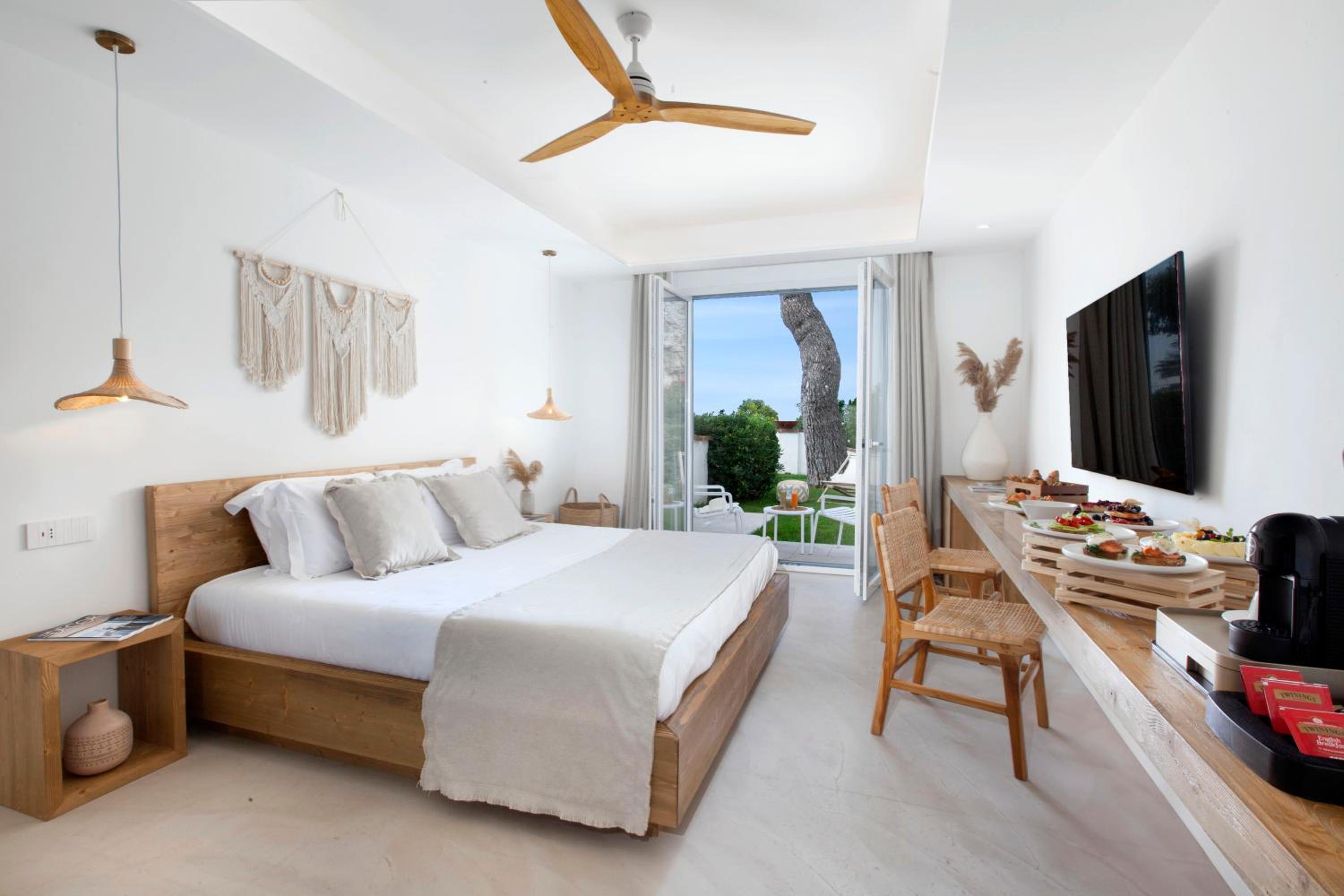 Double Room with Patio - Photo 1