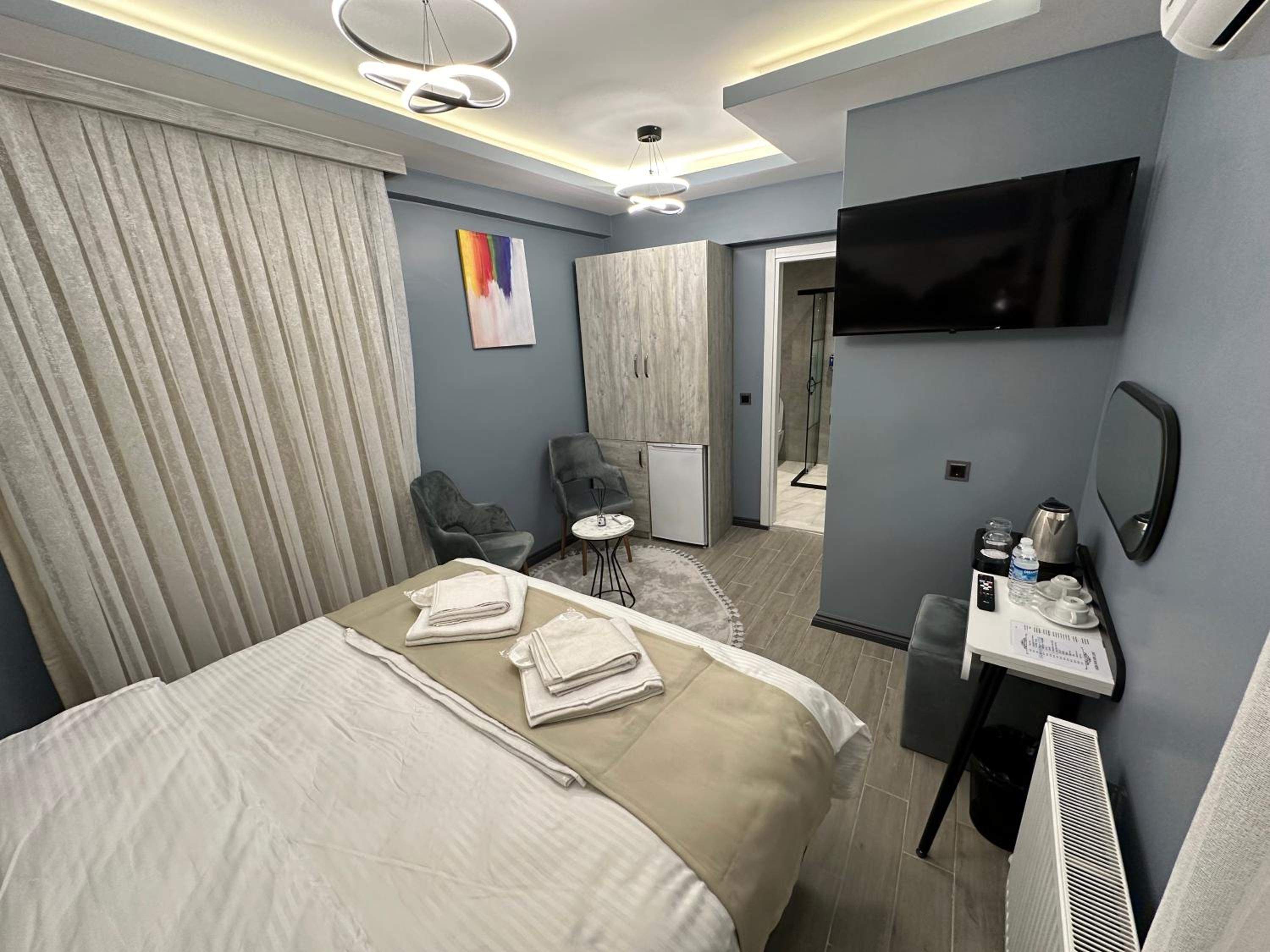 Double Room with Private Bathroom photo 3