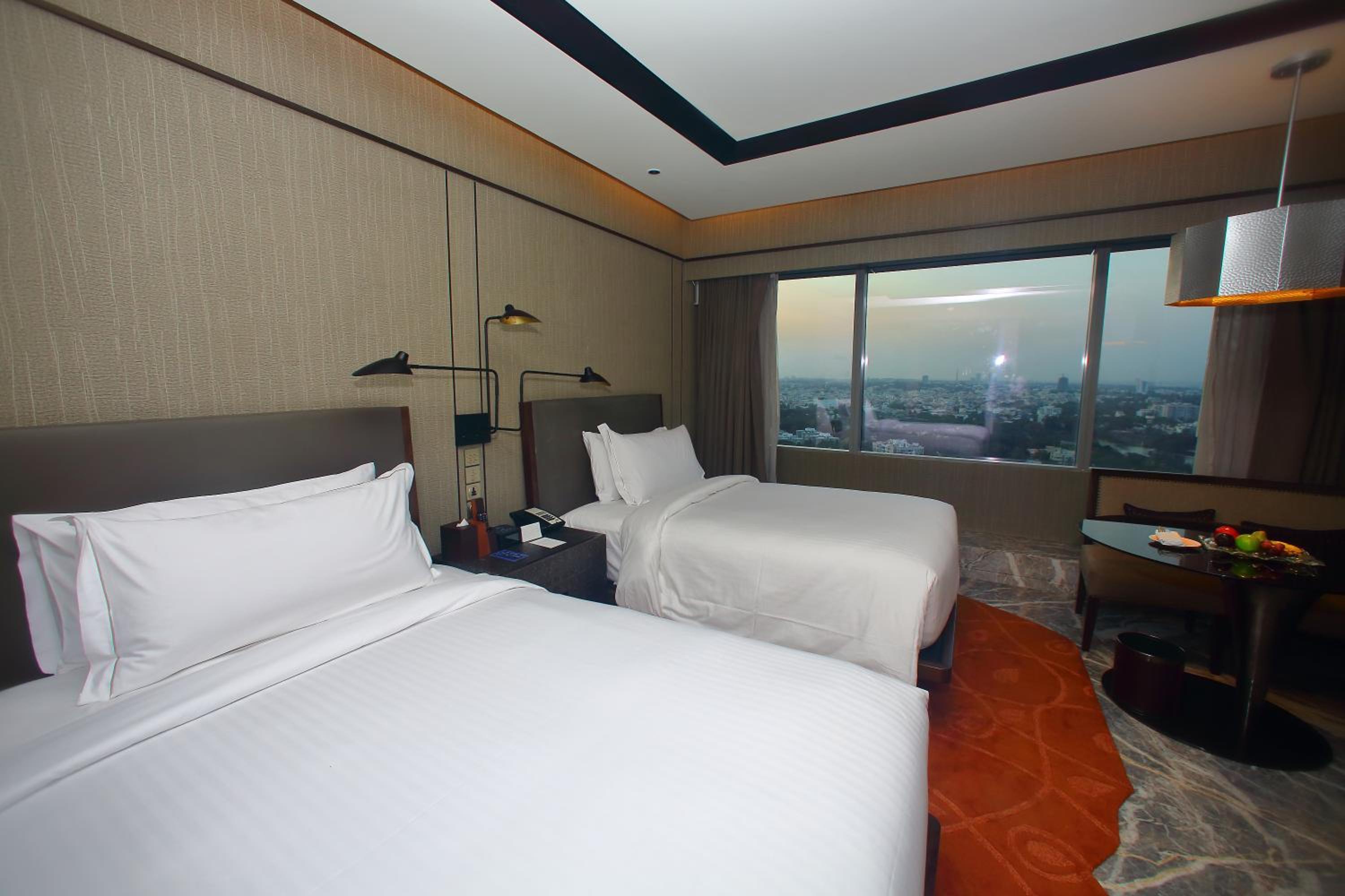 Deluxe Queen Lake View Room