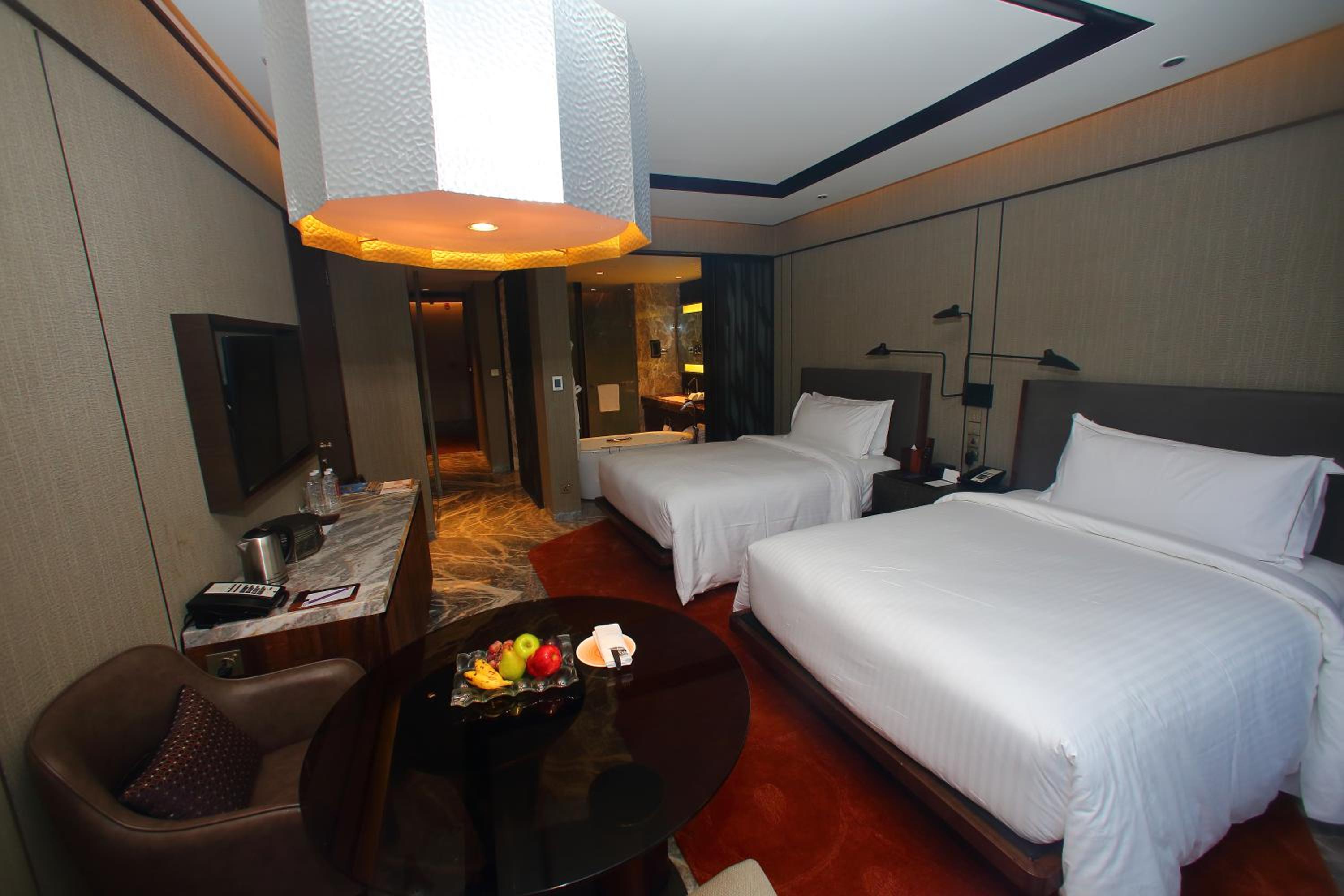Premium Queen High floor Lakeview with Bathtub