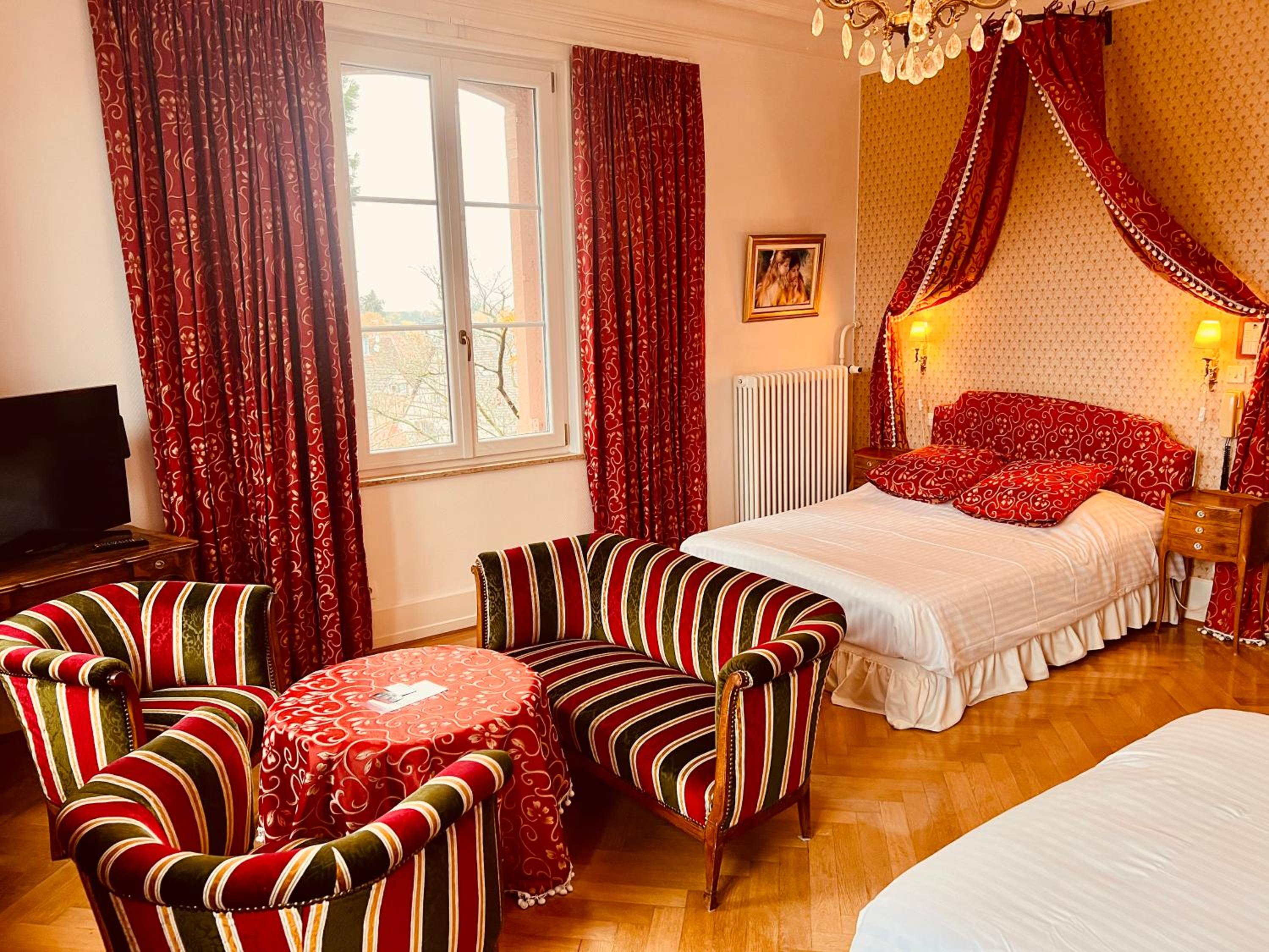 Romantic Family Room - Photo 5