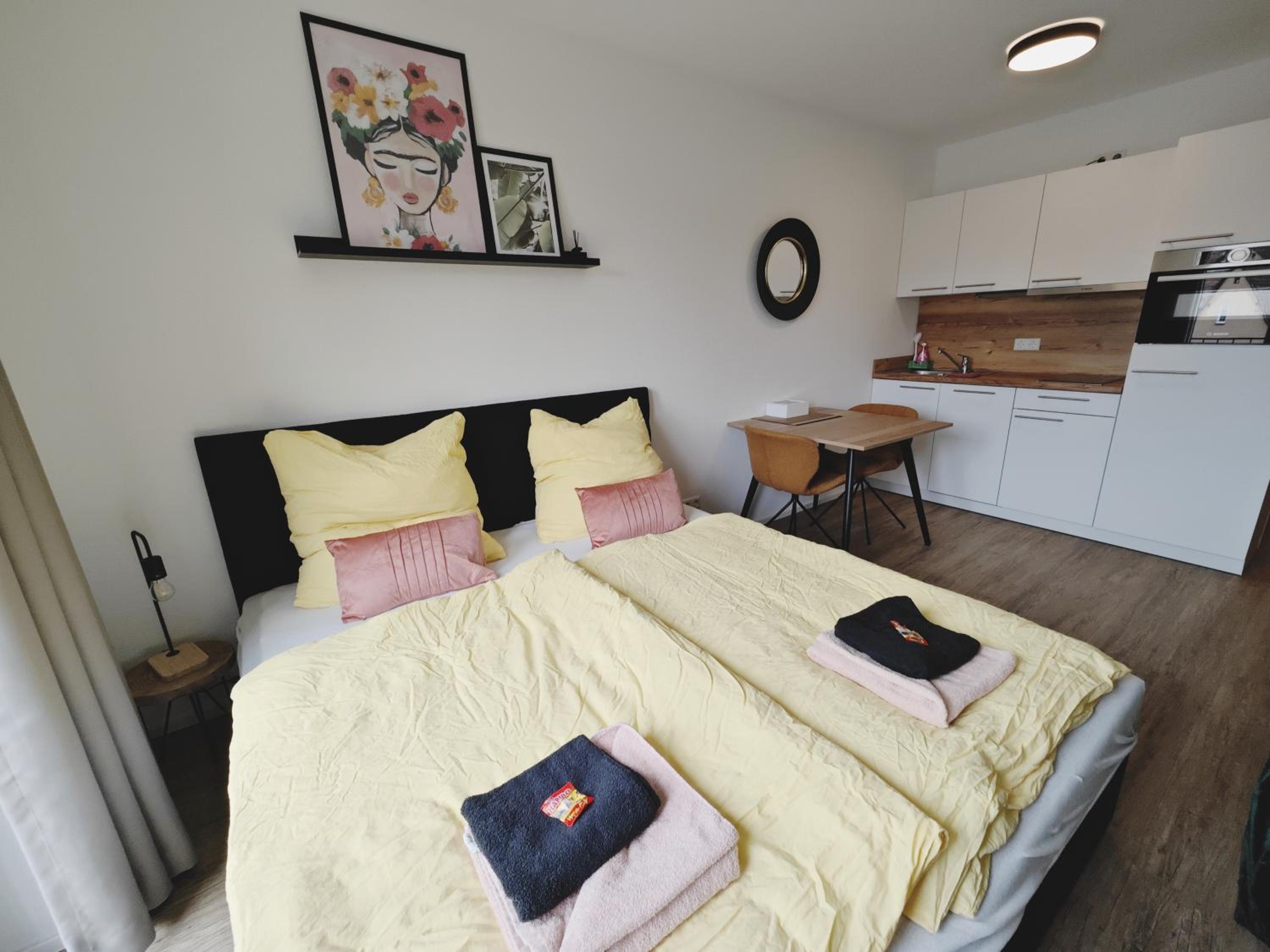 One-Bedroom Apartment photo 1