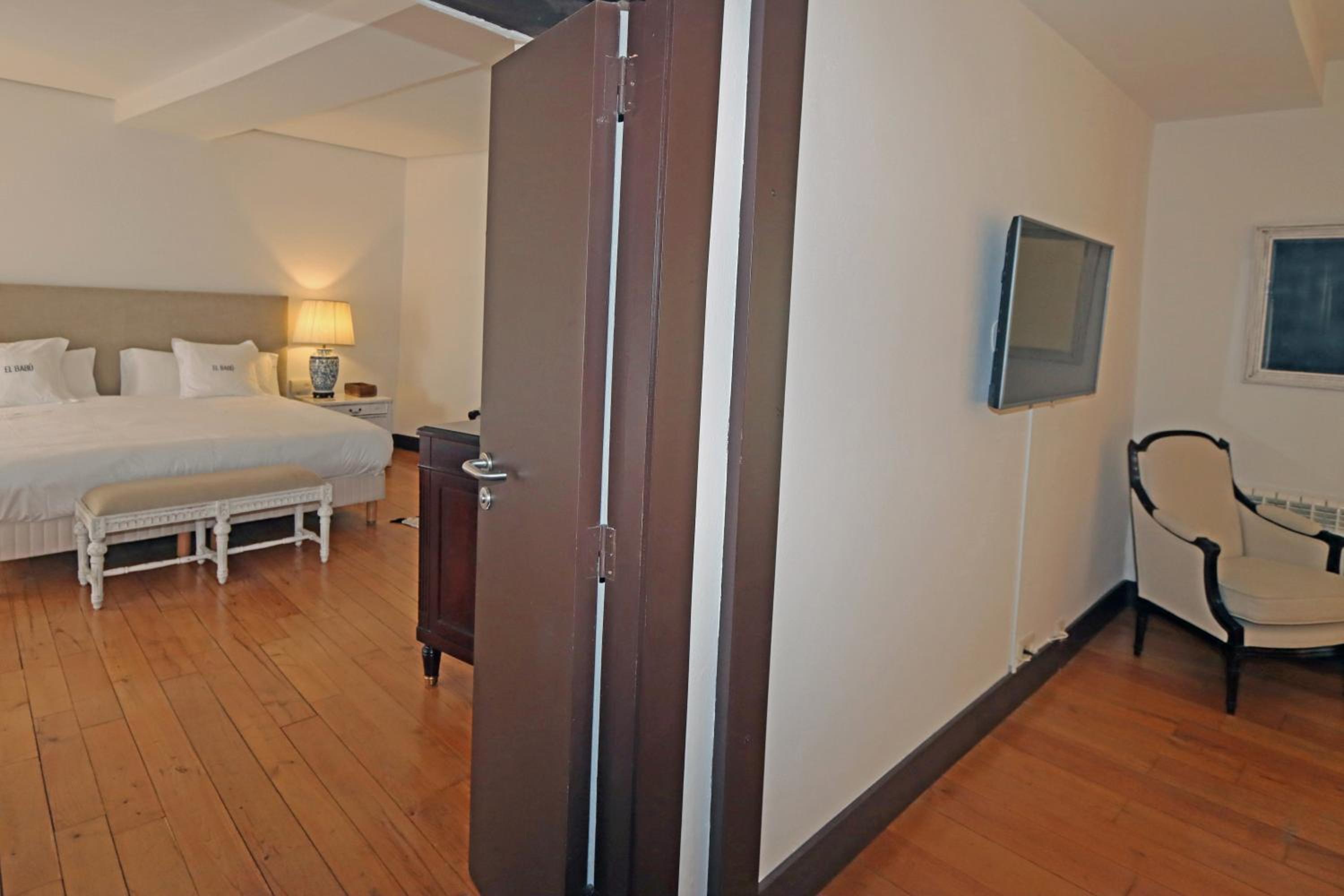 Family Room - Photo 4