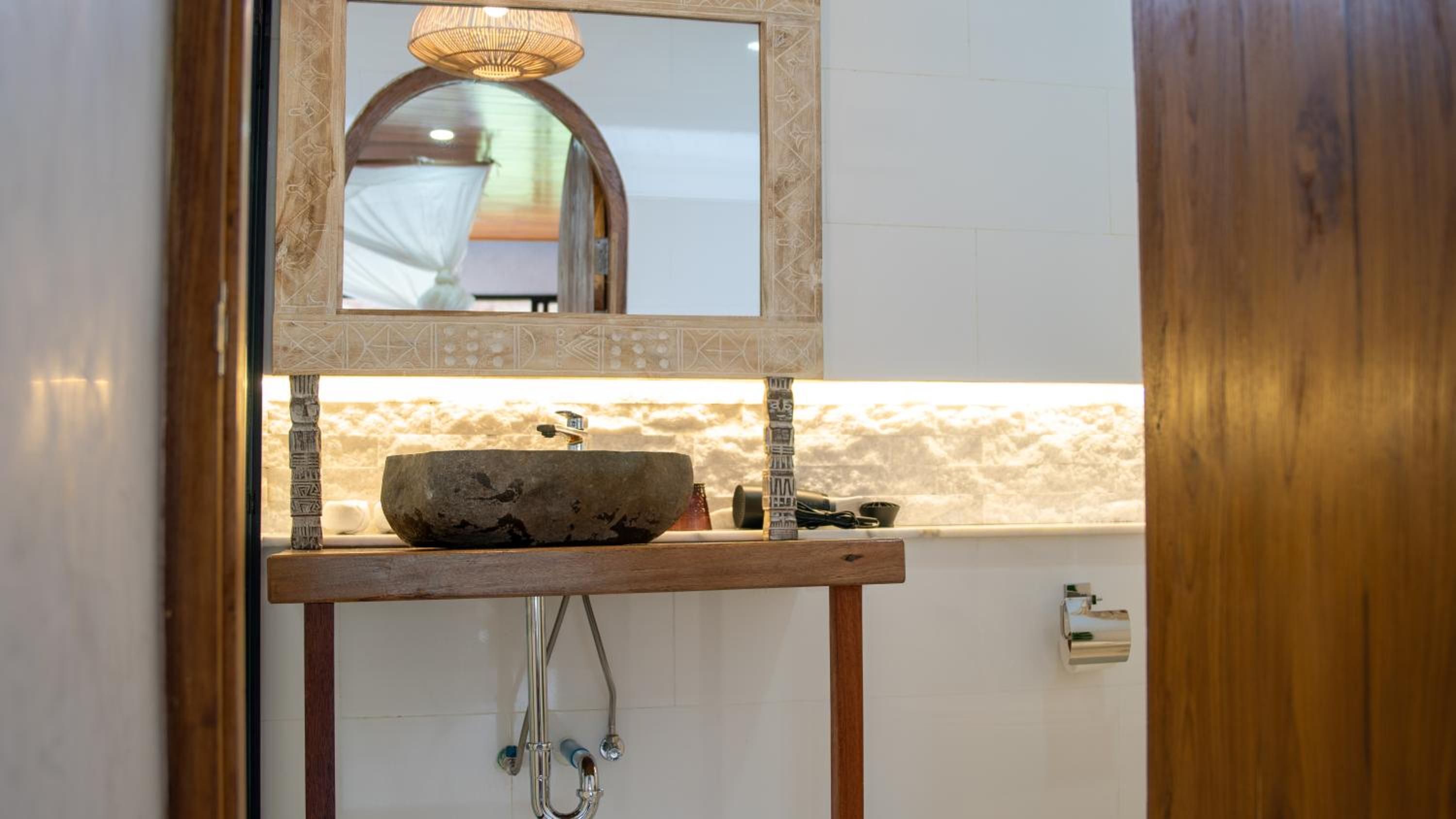 Lagoon Pavilion Room with Spa Bath photo 2