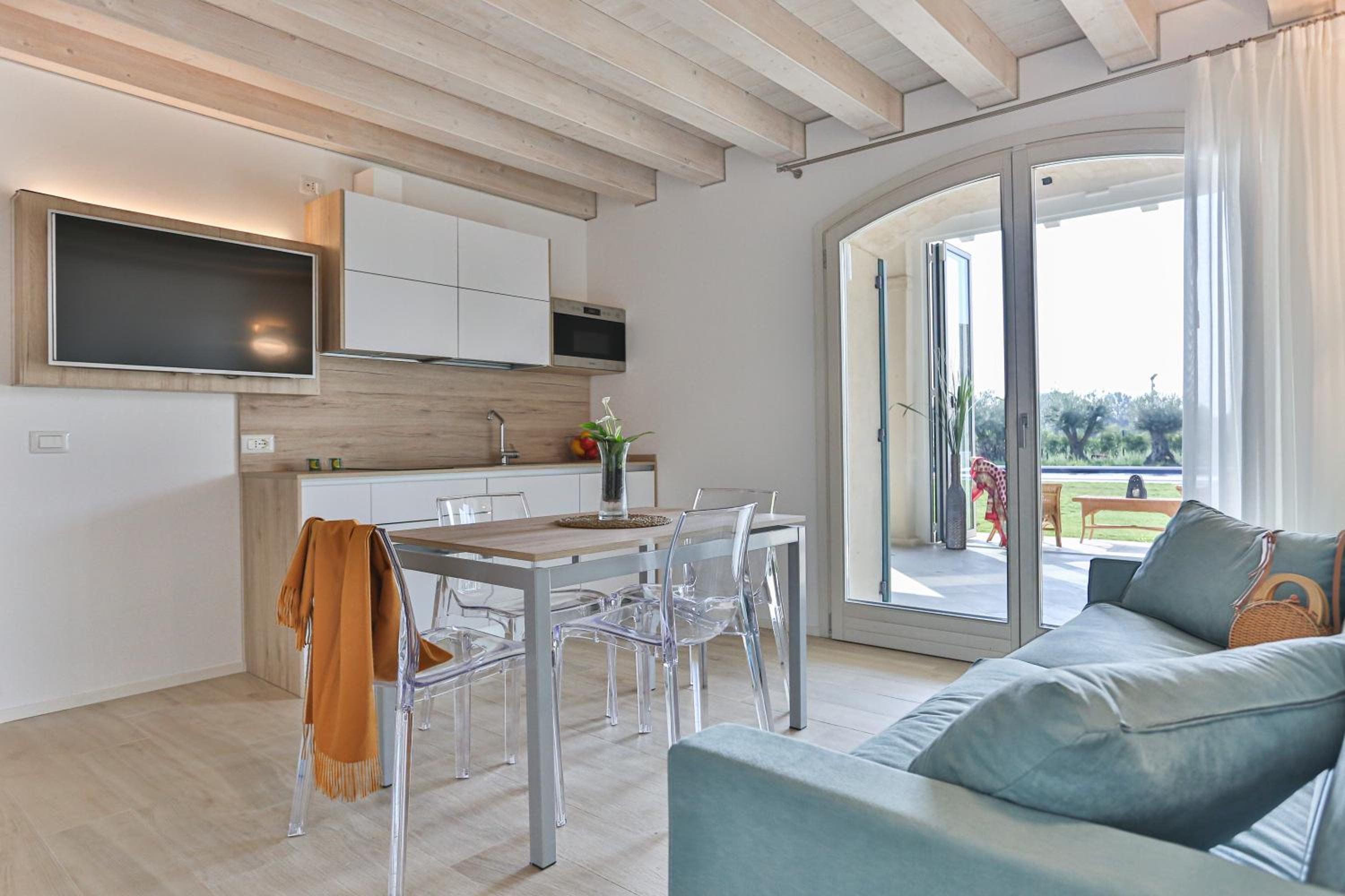 Apartment with Pool View
