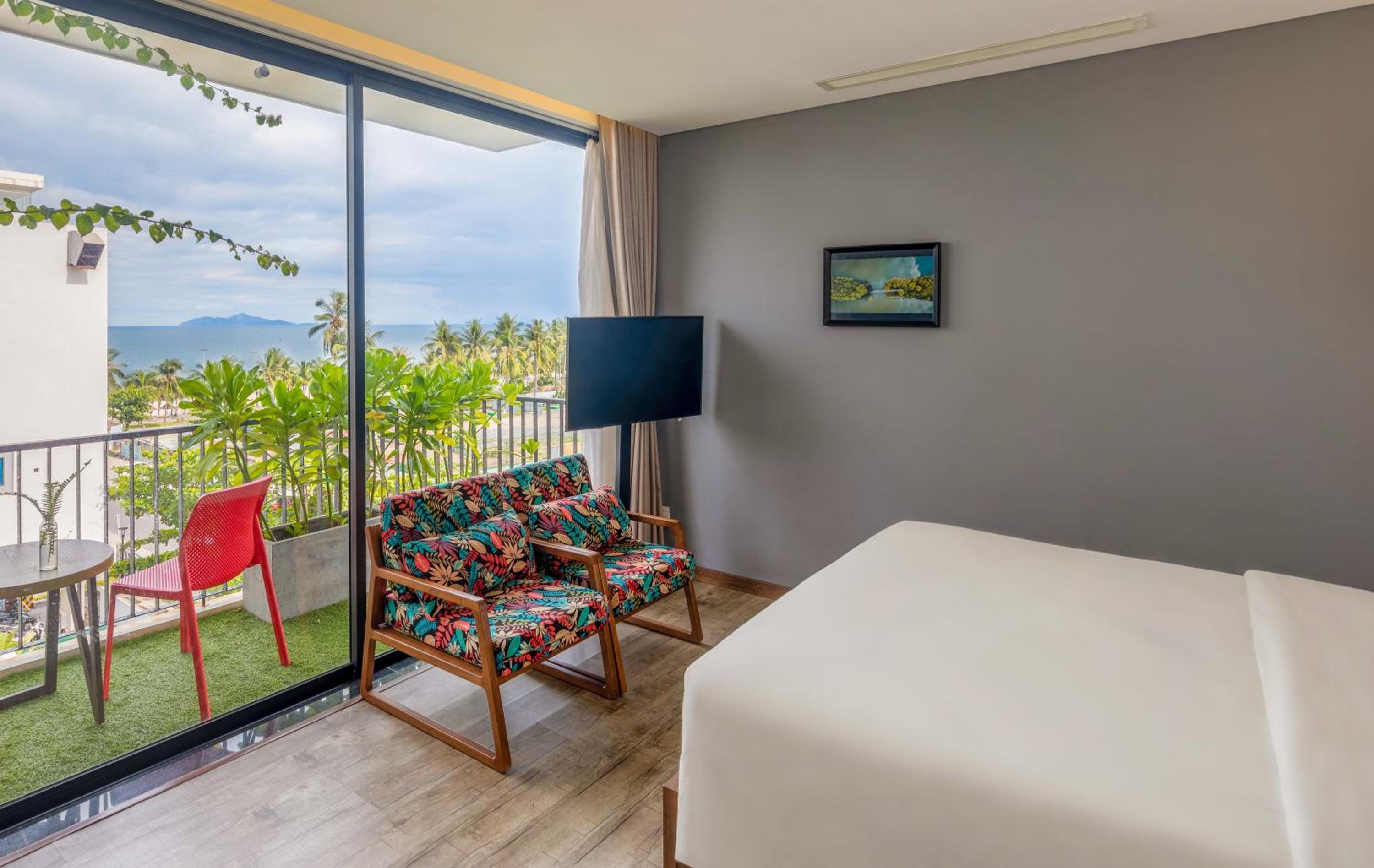 Apartment with Partial Sea View - Photo 8