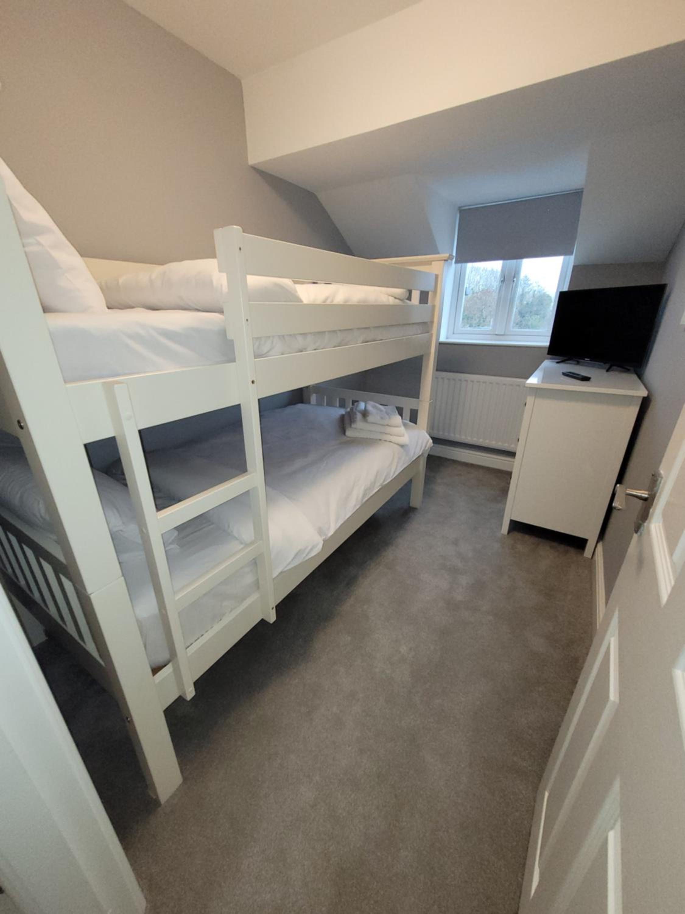 Four-Bedroom House photo 2