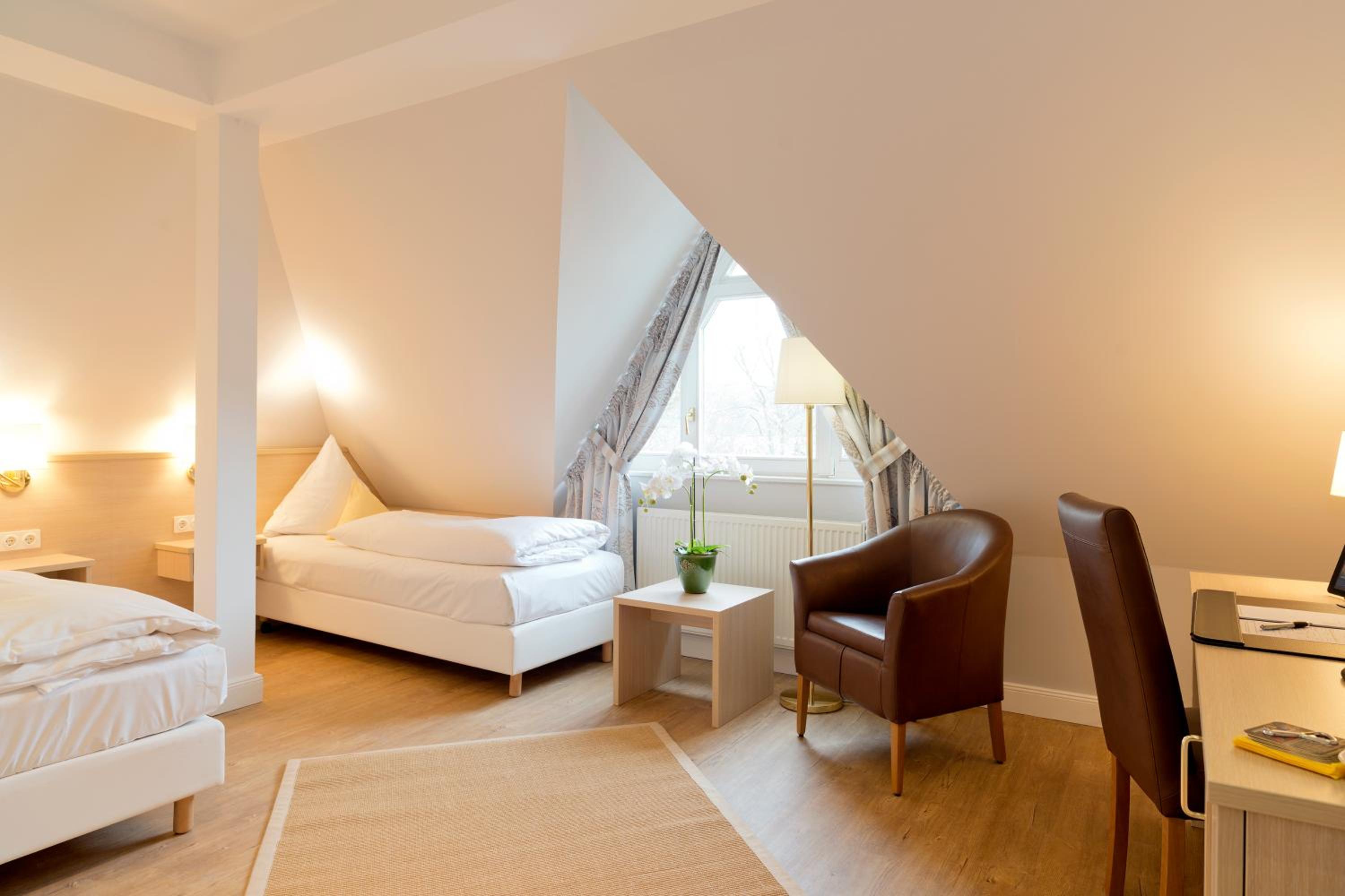 Family Room with Private Bathroom - Photo 2