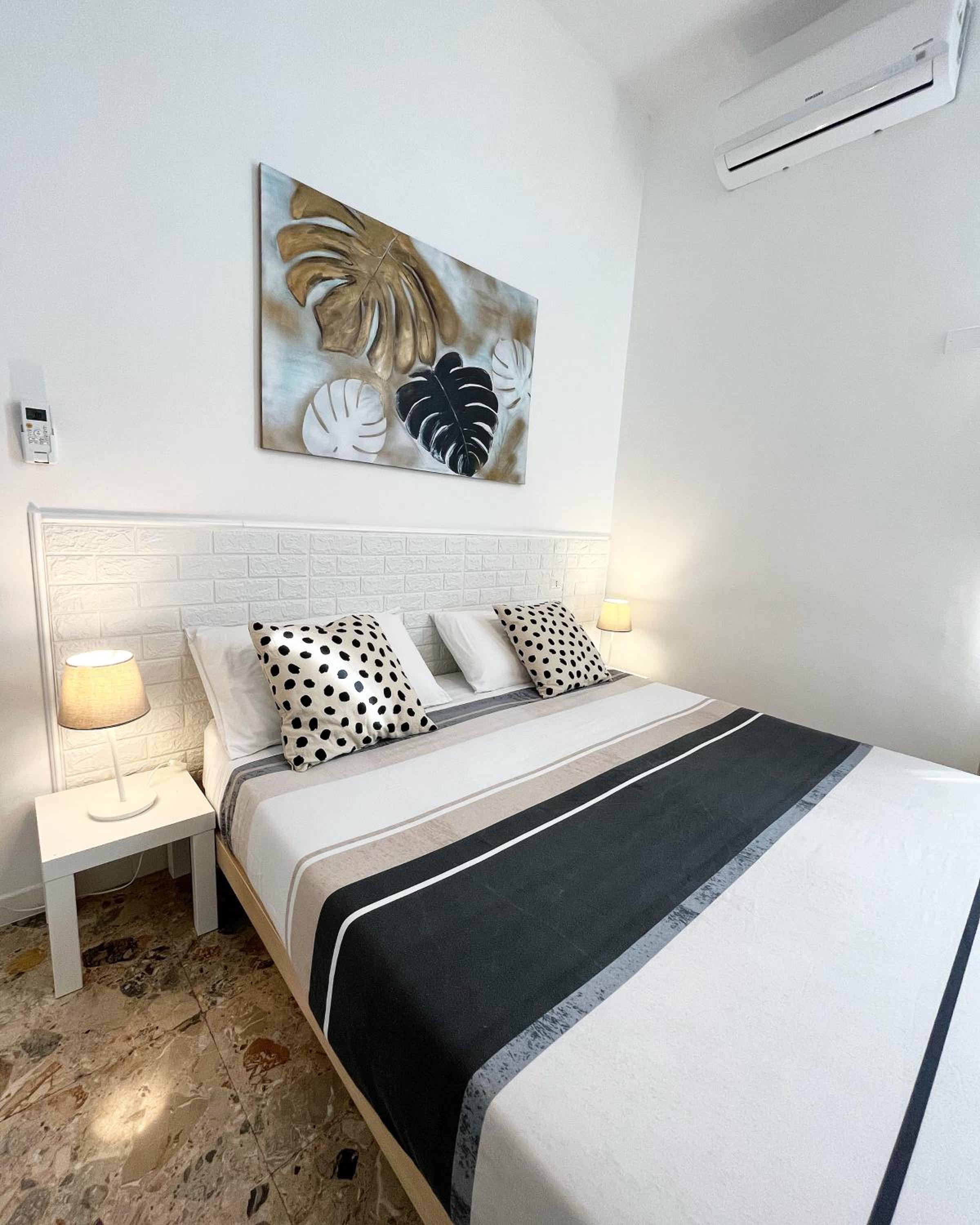 Double Room with Shared Bathroom photo 1