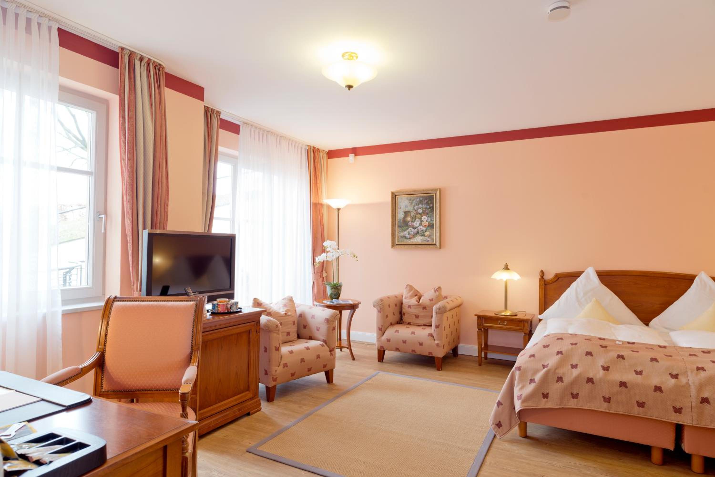 Double Room with Balcony or Terrace - Photo 9