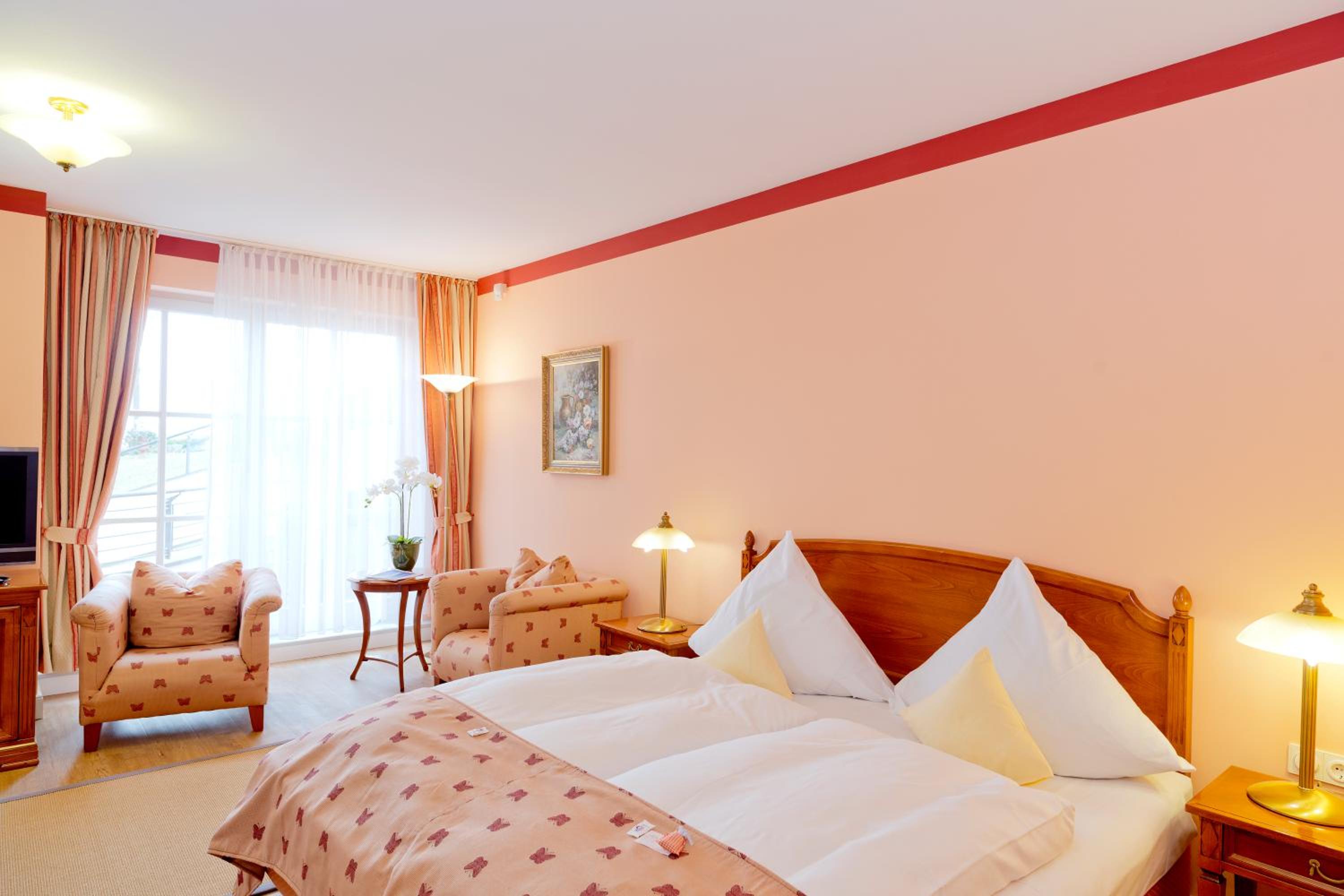 Double Room with Balcony or Terrace - Photo 8