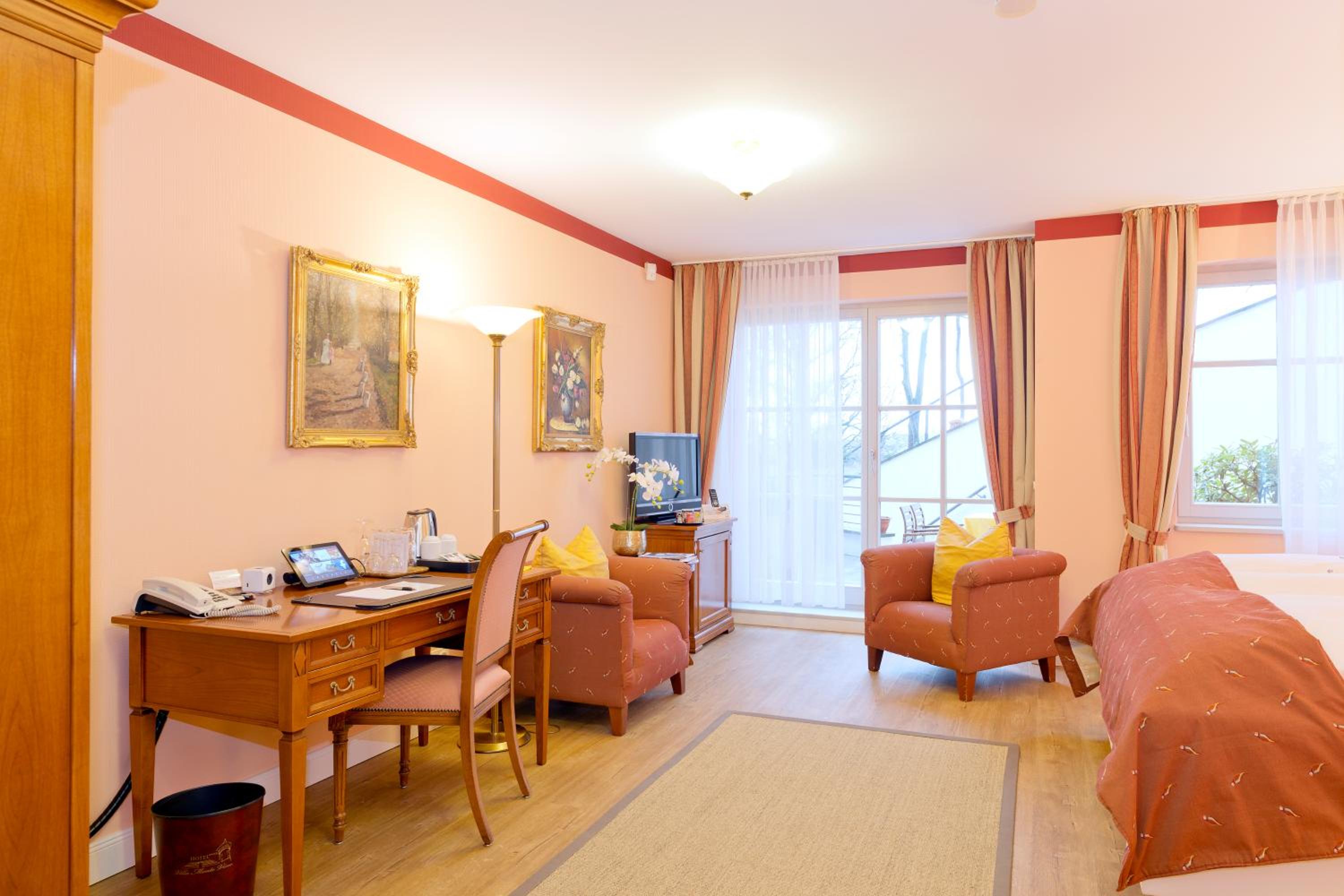 Double Room with Balcony or Terrace - Photo 10