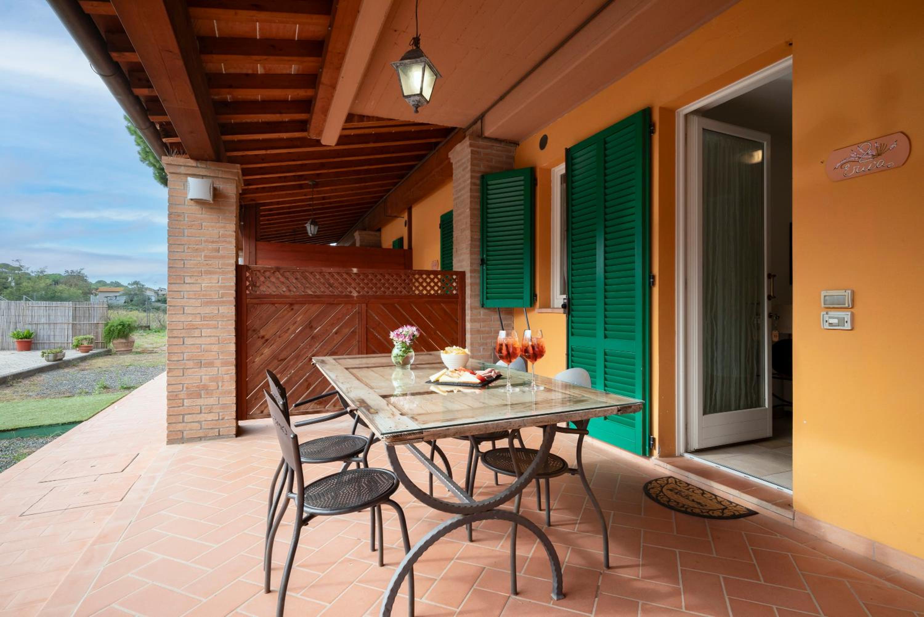 Apartment With Patio And Pool View  photo 2