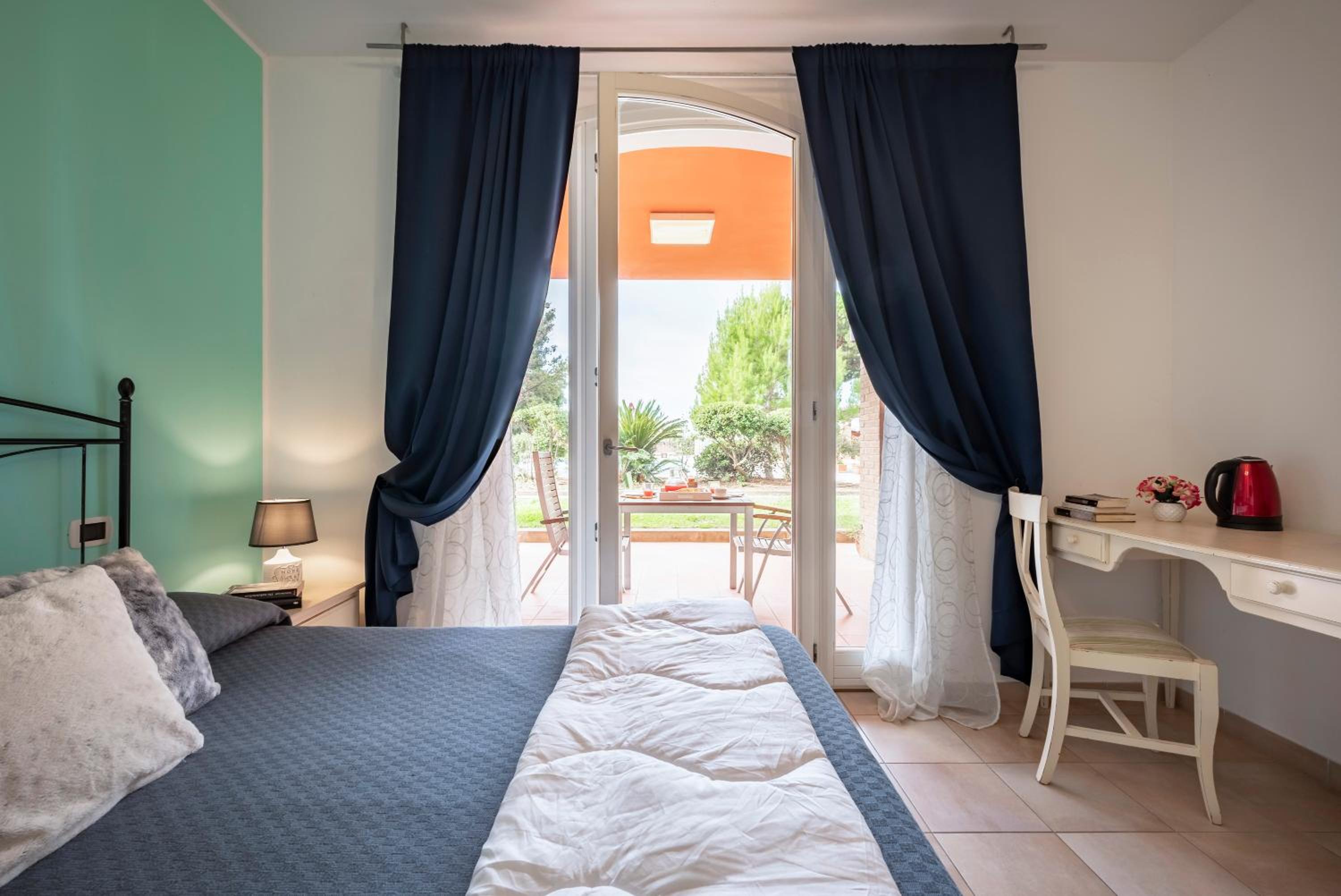 Triple Superior Room With Patio photo 3