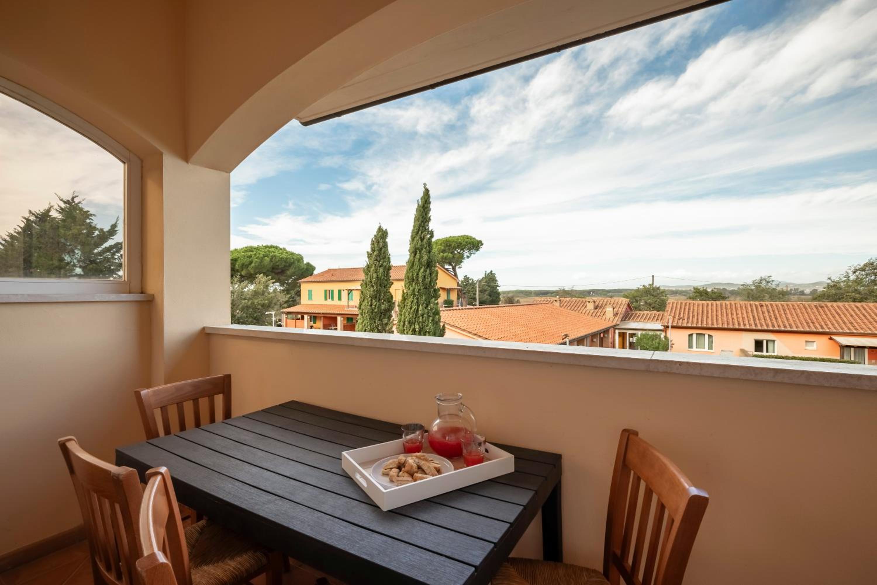 Two-Bedroom Apartment With Pool View photo 3