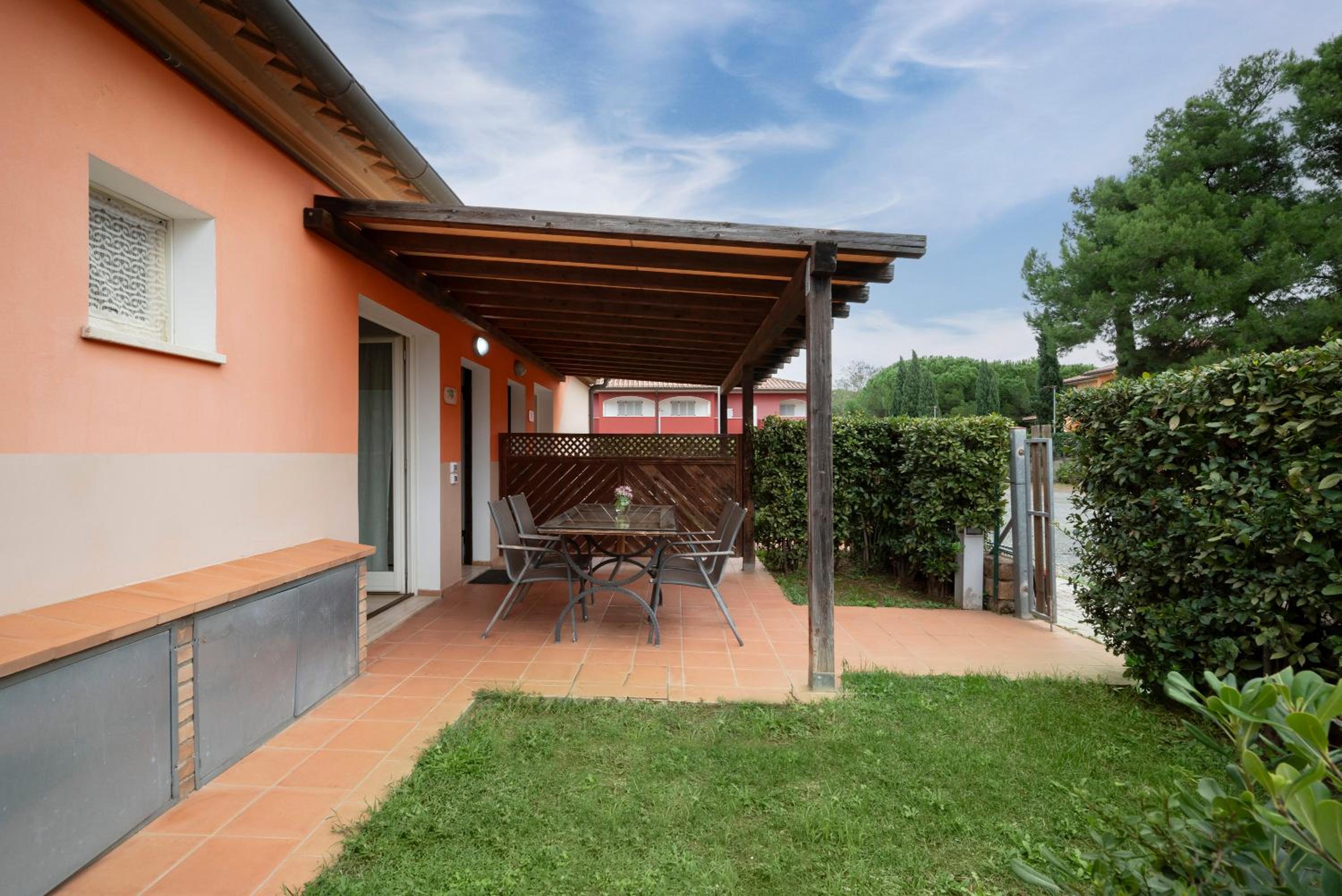 Apartment With Private Garden photo 2