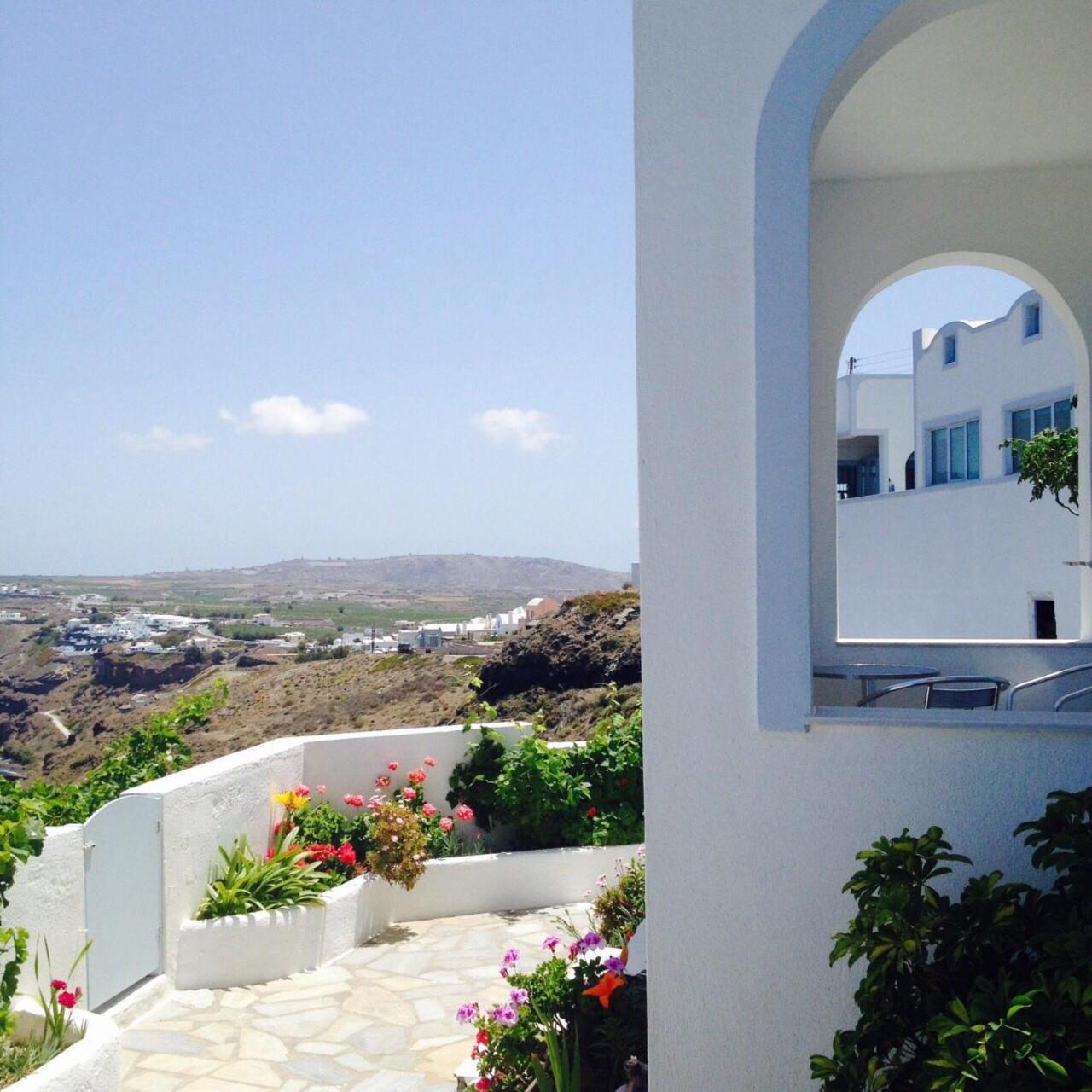 Superior Double Room with Veranda and Caldera View - Photo 6