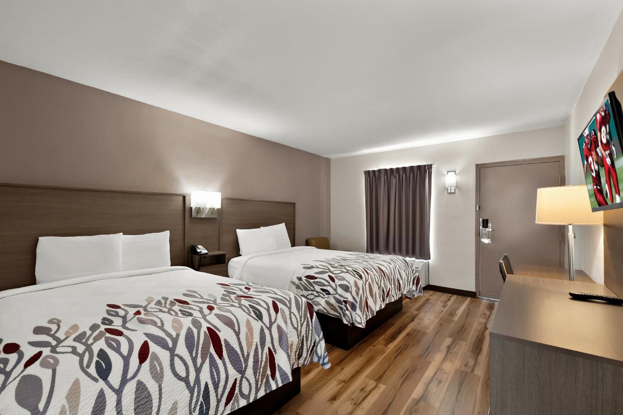 Deluxe Room with Two Queen Beds First Floor Non-Smoking - Photo 2