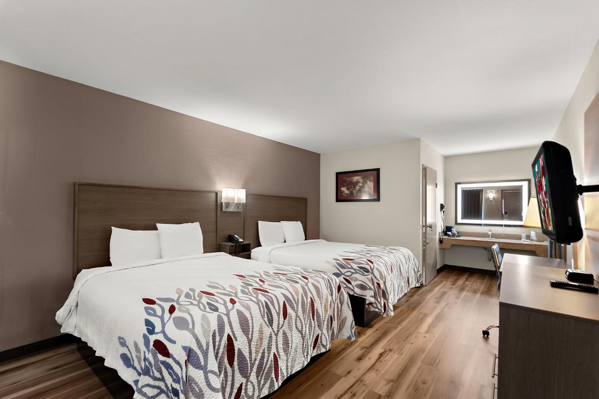 Deluxe Room with Two Queen Beds Disability Access Walk-In Shower First Floor Non-Smoking - Photo 4