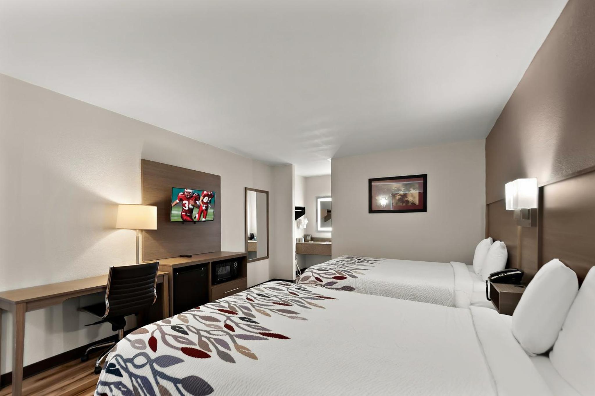 Deluxe Room with Two Queen Beds First Floor Non-Smoking - Photo 6