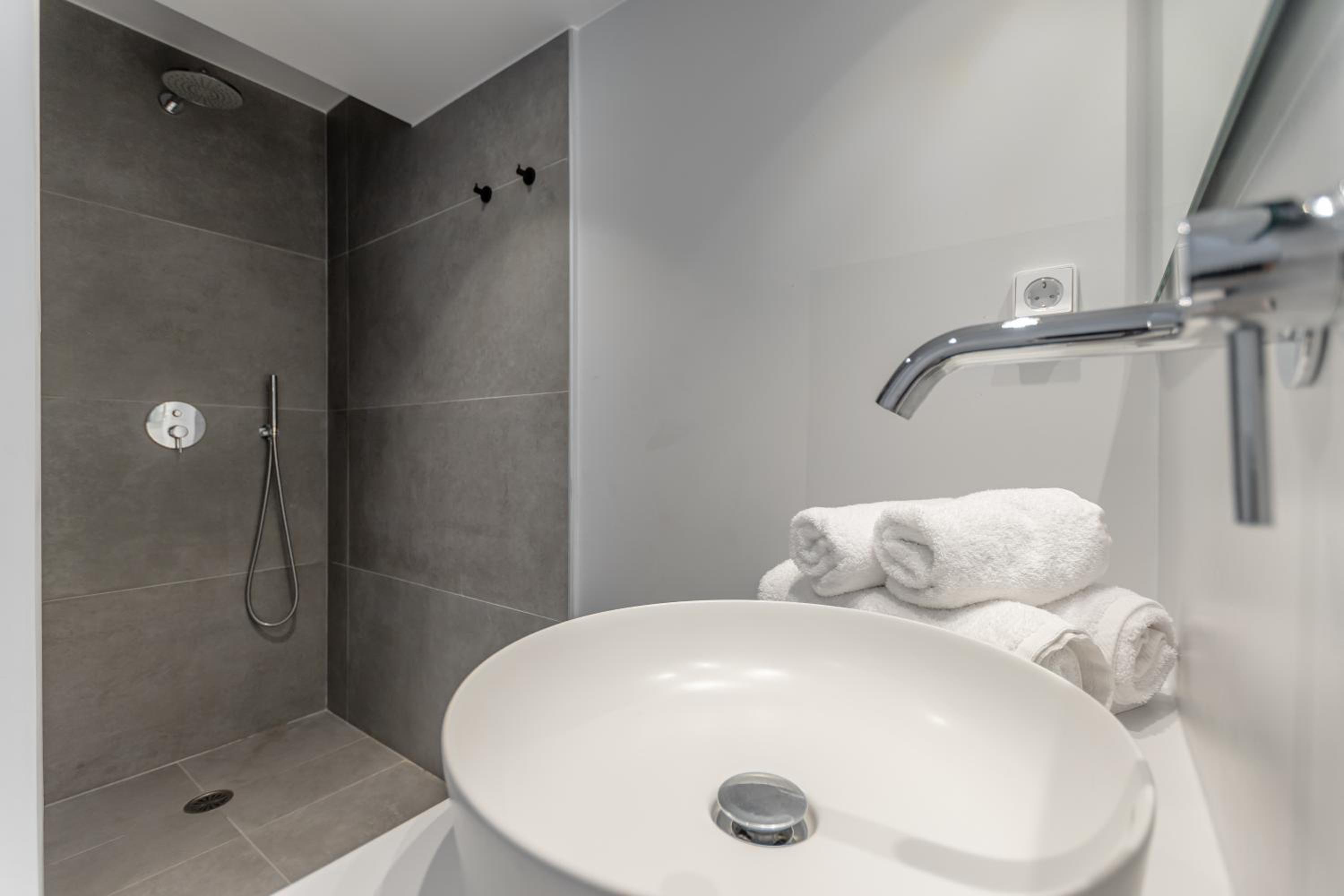 Premium Room with Garden view - Photo 4